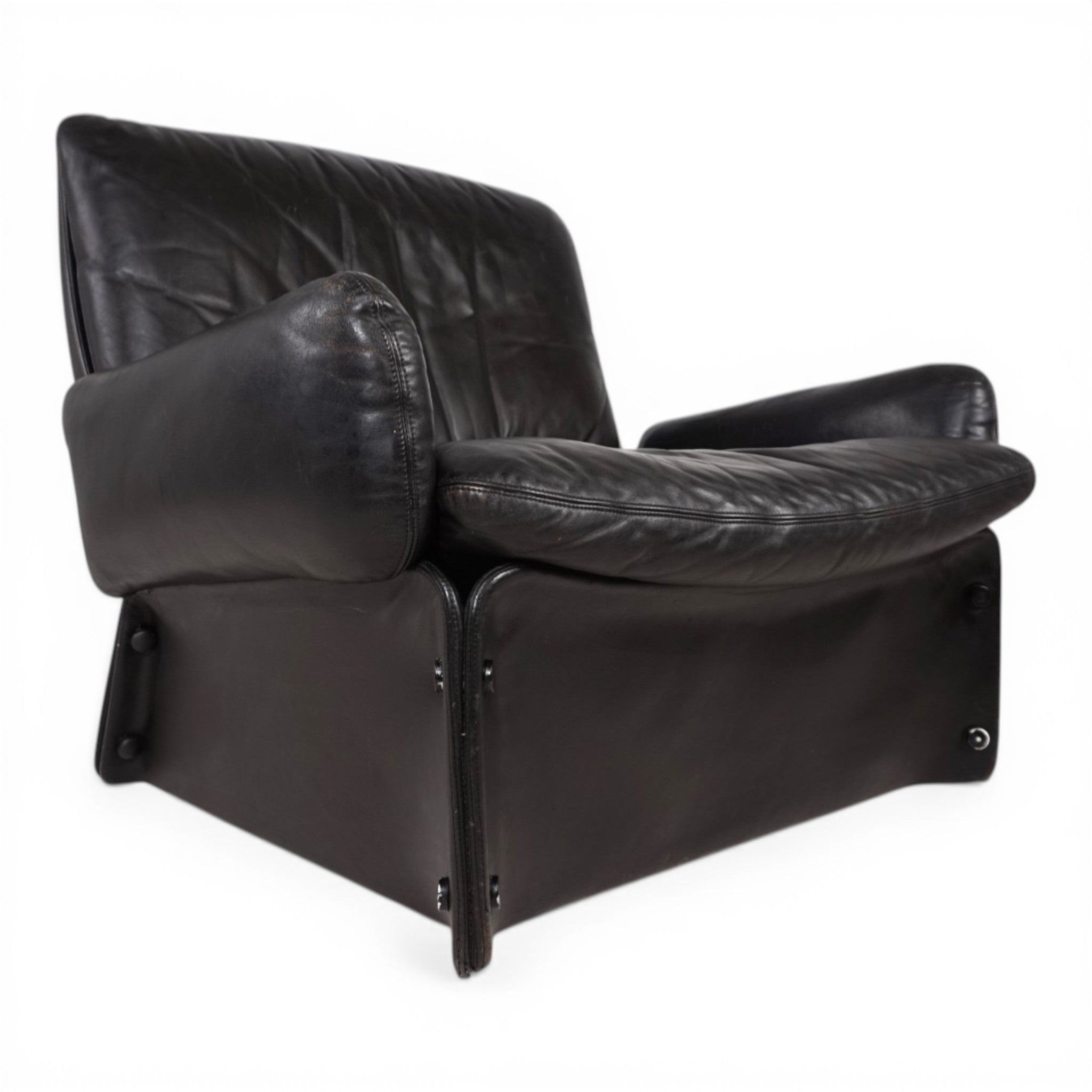 Carl_Straub_Sculptural_Armchair_in_Leather_and_GRP,_Space_Age_Brutalist_Design,_1970s