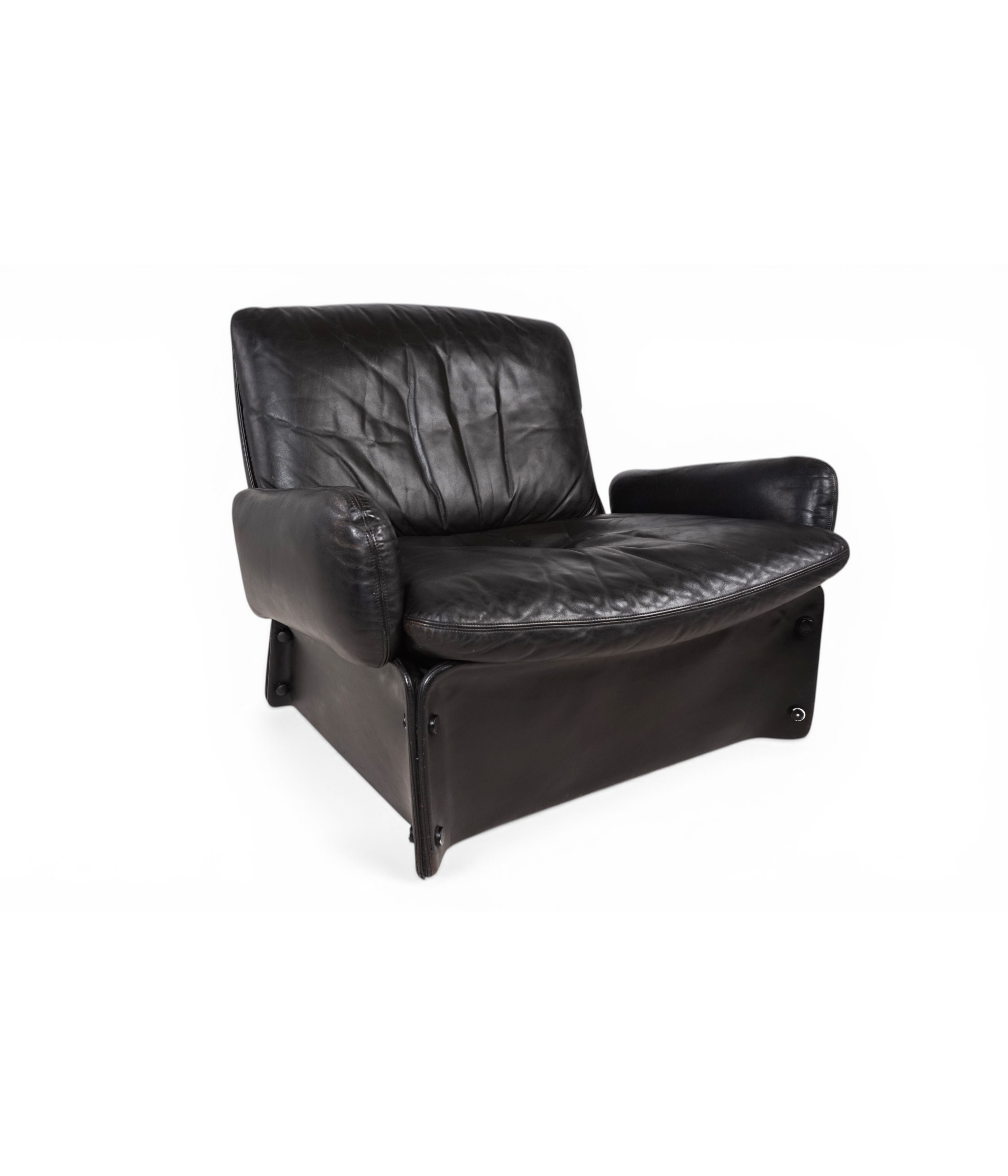 Carl_Straub_Sculptural_Armchair_in_Leather_and_GRP,_Space_Age_Brutalist_Design,_1970s