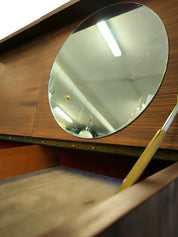 Cassettiera_con_Toletta_in_legno_di_Zebrano_1960_Italia