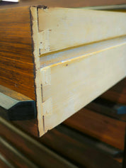 Cassettiera_con_Toletta_in_legno_di_Zebrano_1960_Italia