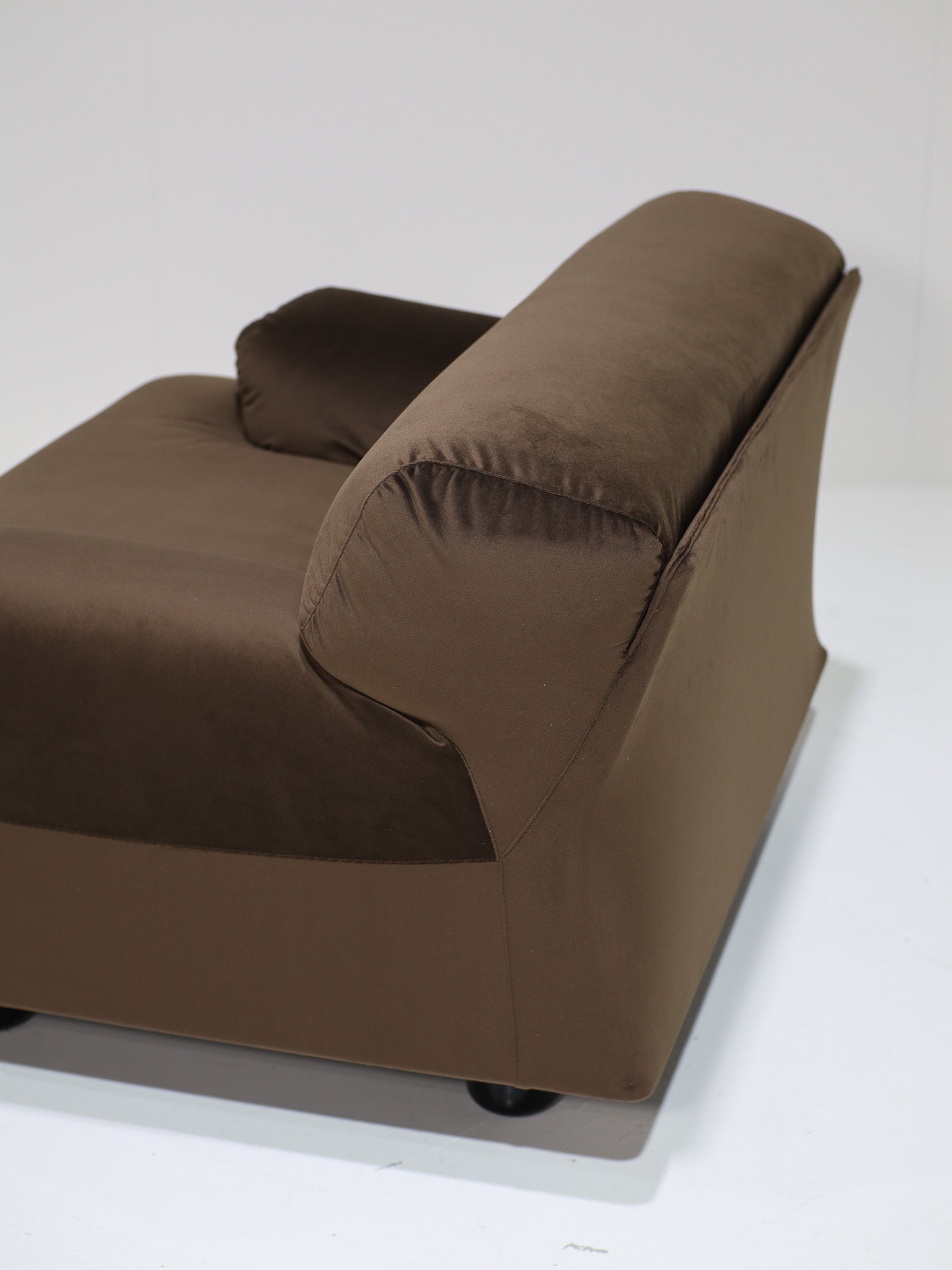 Cassina_Fiandra_elements_sofa_and_armchair_brown_velvet_1970s