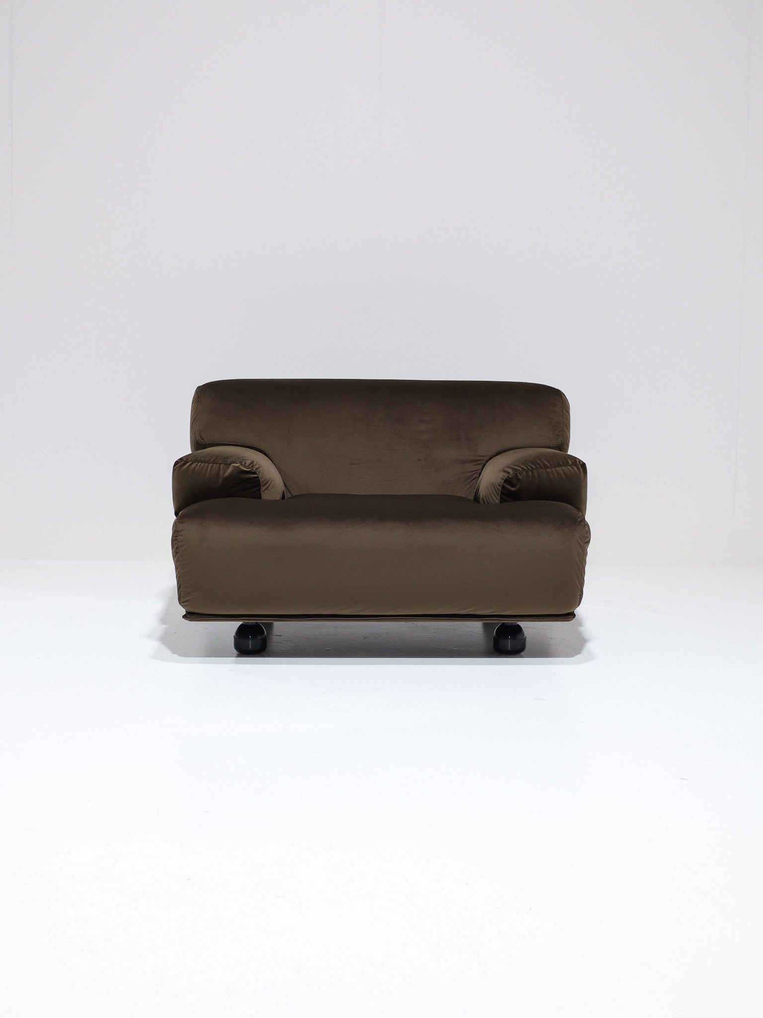 Cassina_Fiandra_elements_sofa_and_armchair_brown_velvet_1970s