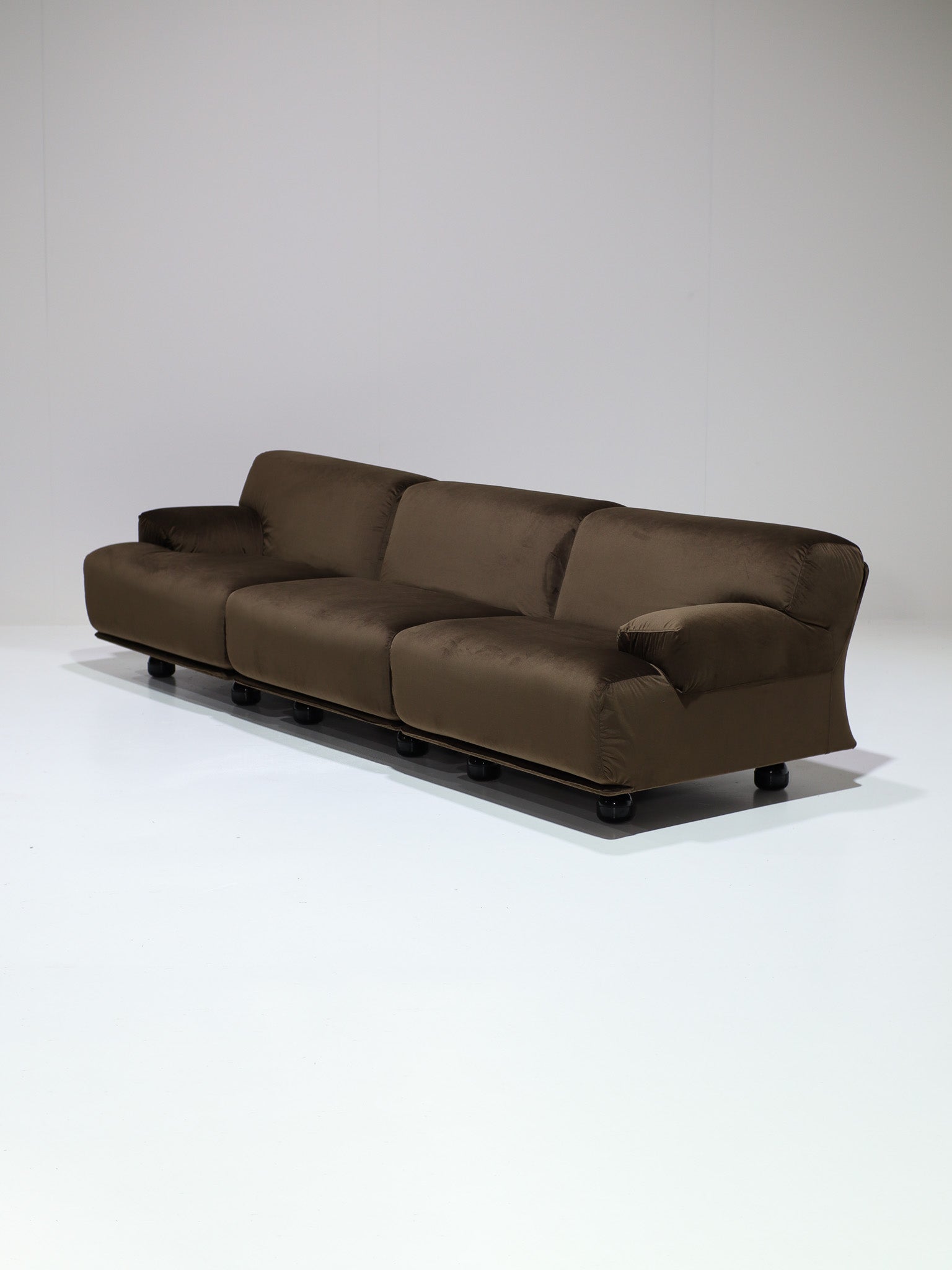 Cassina_Fiandra_elements_sofa_and_armchair_brown_velvet_1970s