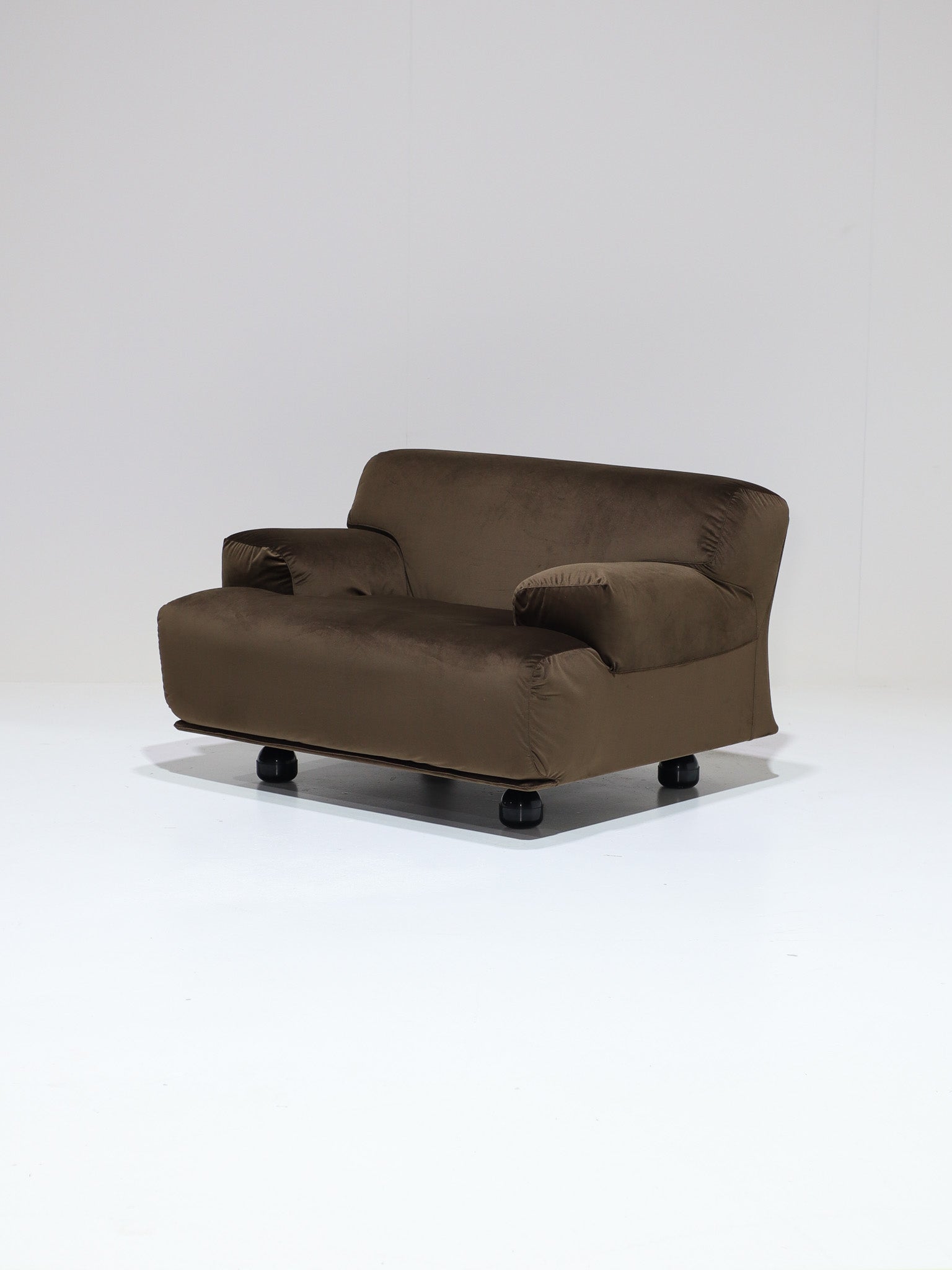 Cassina_Fiandra_elements_sofa_and_armchair_brown_velvet_1970s