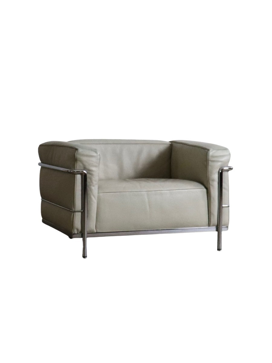 Cassina_LC3_armchair_by_Le_corbusier_in_leather,_1980s