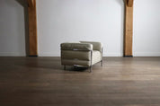 Cassina_LC3_armchair_by_Le_corbusier_in_leather,_1980s