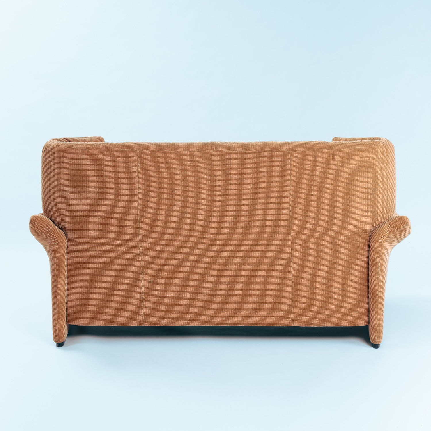 Vico_Magistretti_Portovenere_2_Seater_Sofa_for_Cassina,_Salmon_Peach_Upholstery,_Italy,_1980s