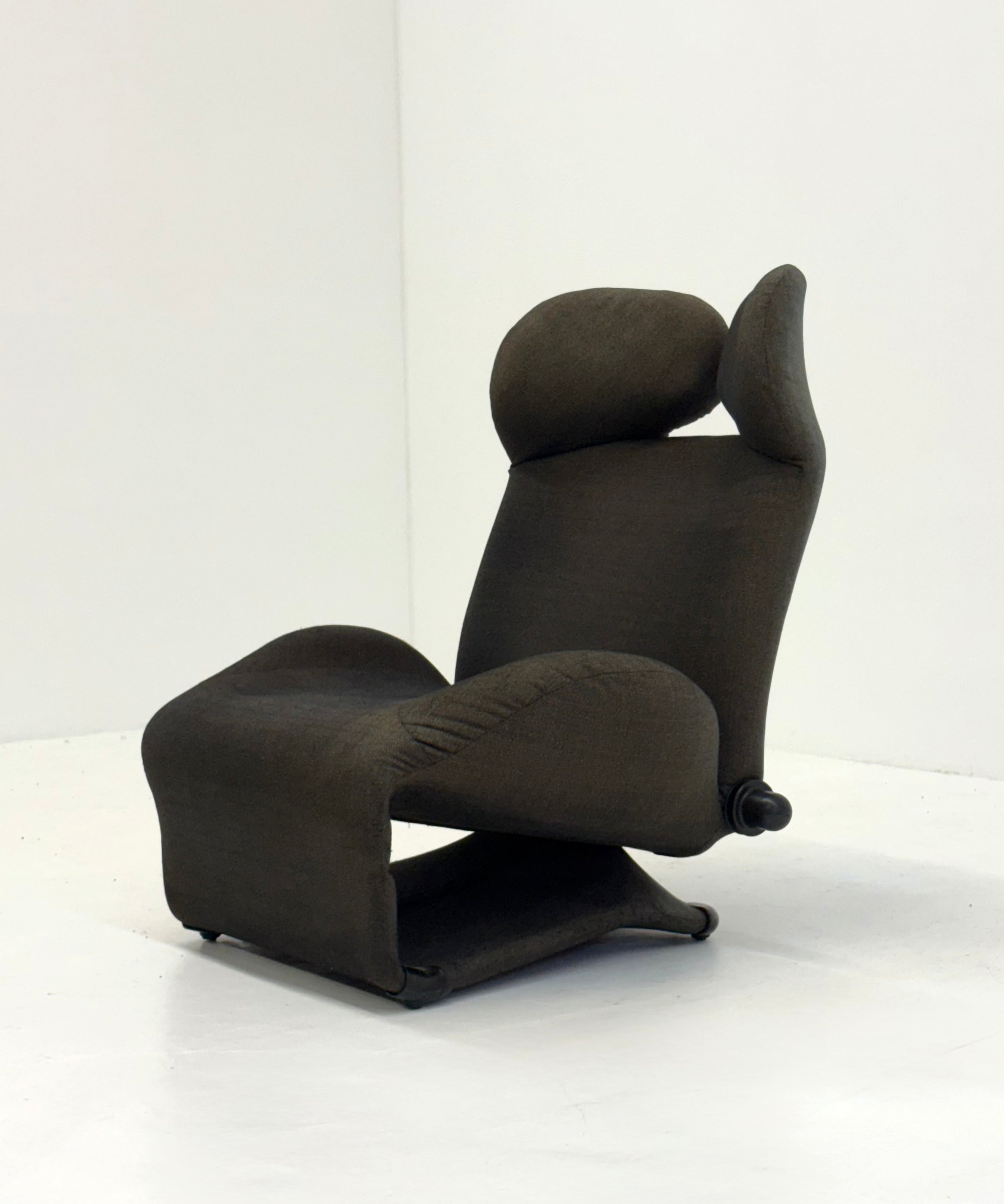 Cassina_Wink_armchair_by_Toshiyuki_Kita
