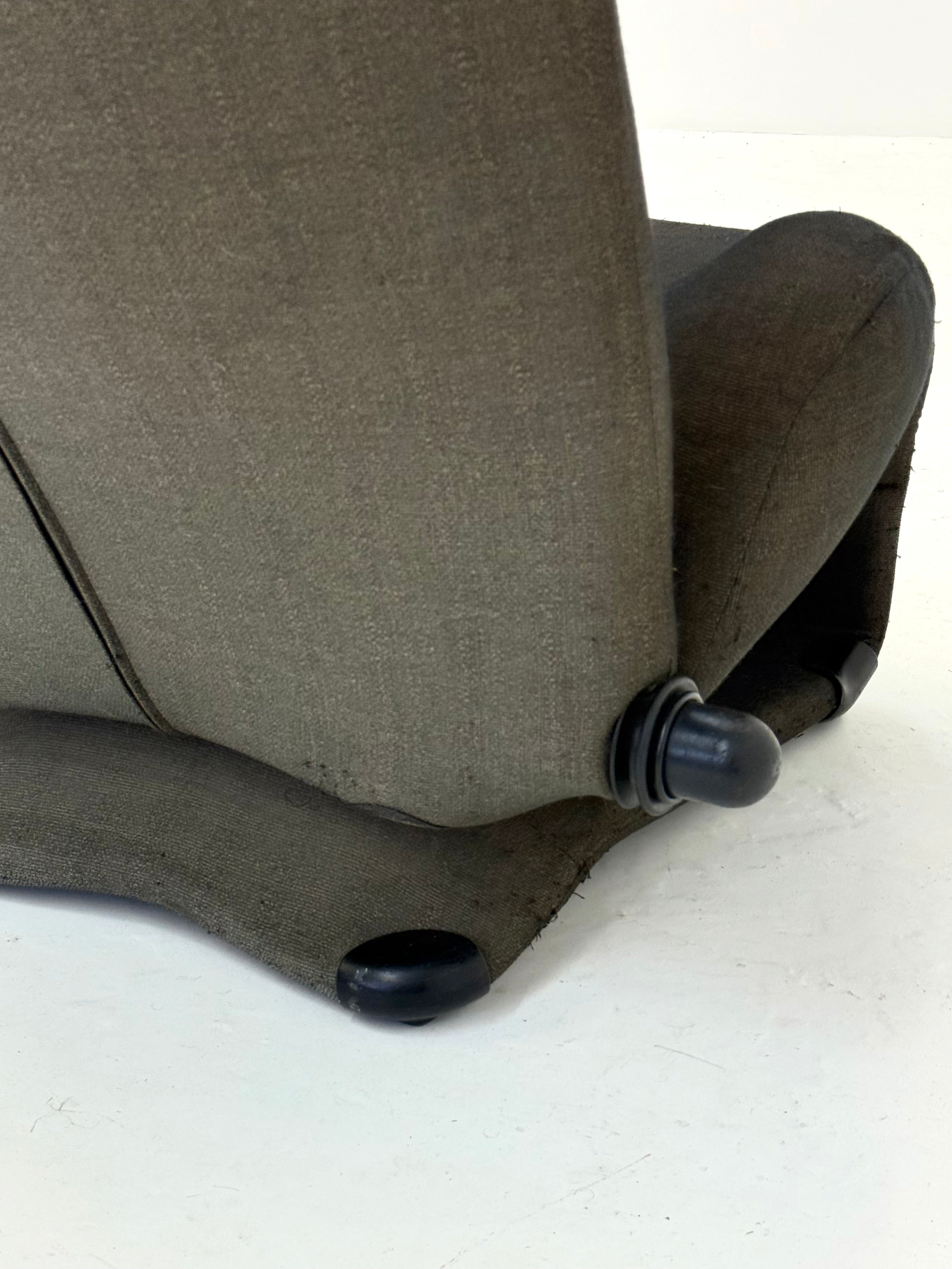 Cassina_Wink_armchair_by_Toshiyuki_Kita