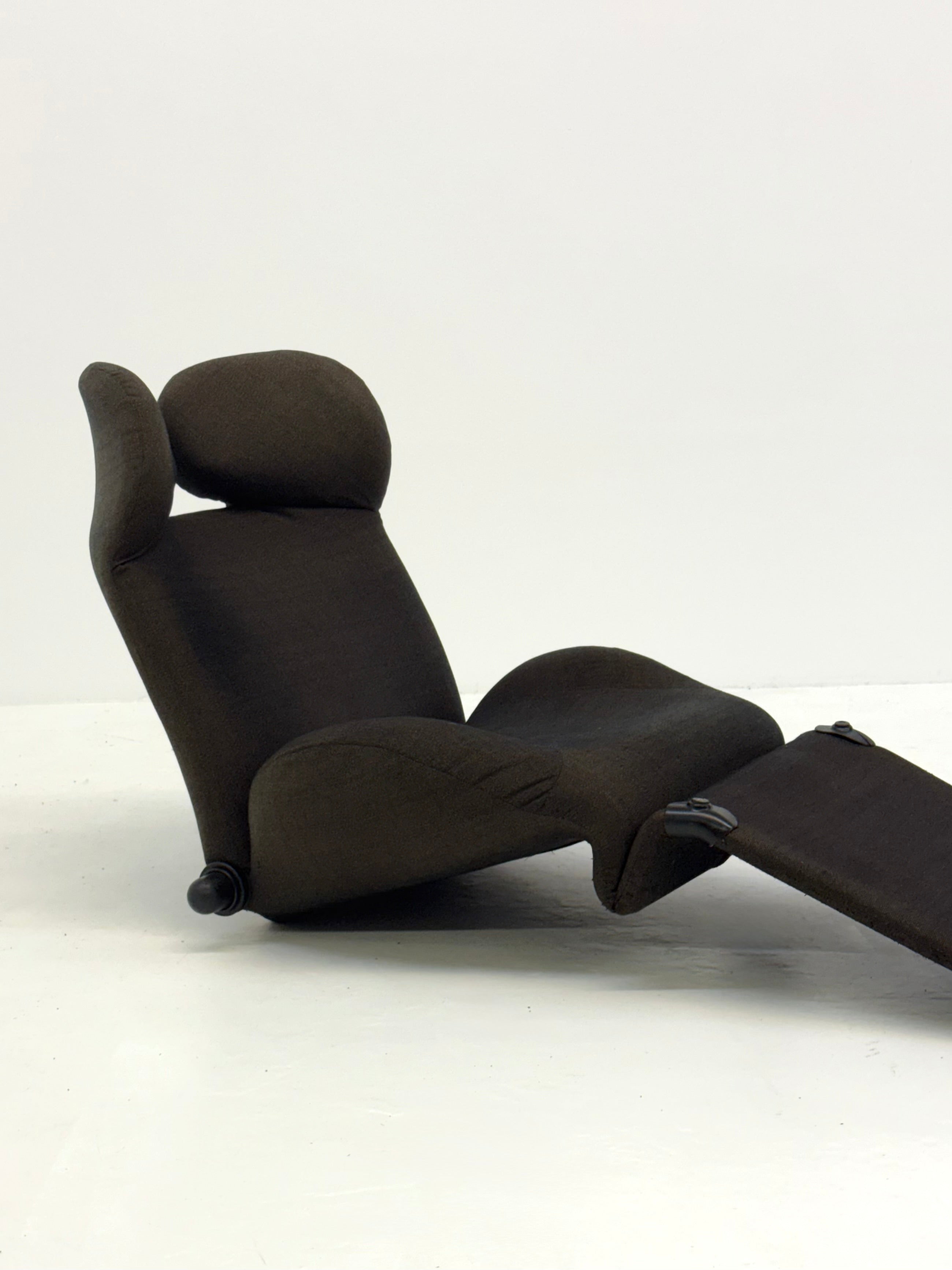 Cassina_Wink_armchair_by_Toshiyuki_Kita