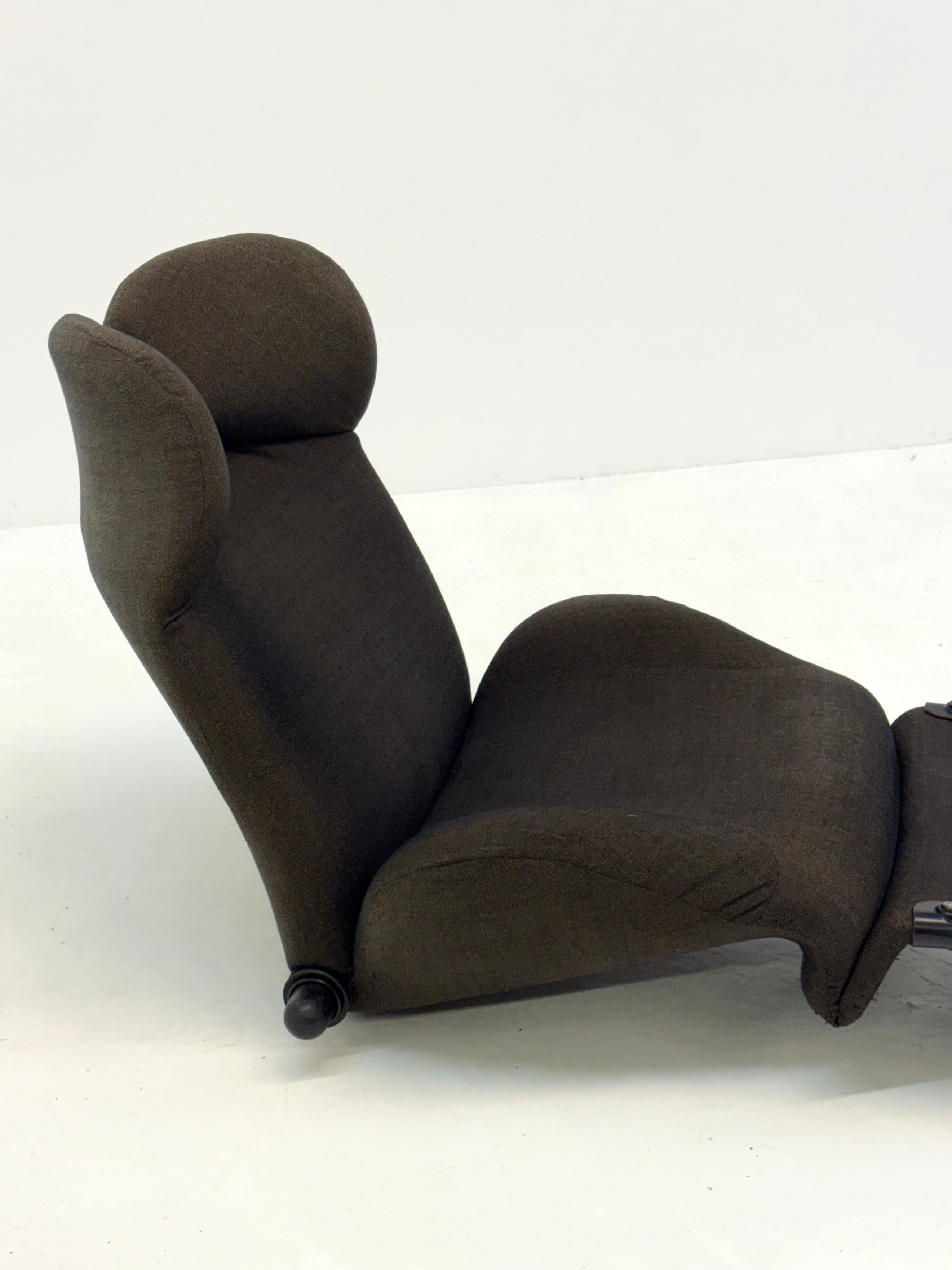 Cassina_Wink_armchair_by_Toshiyuki_Kita
