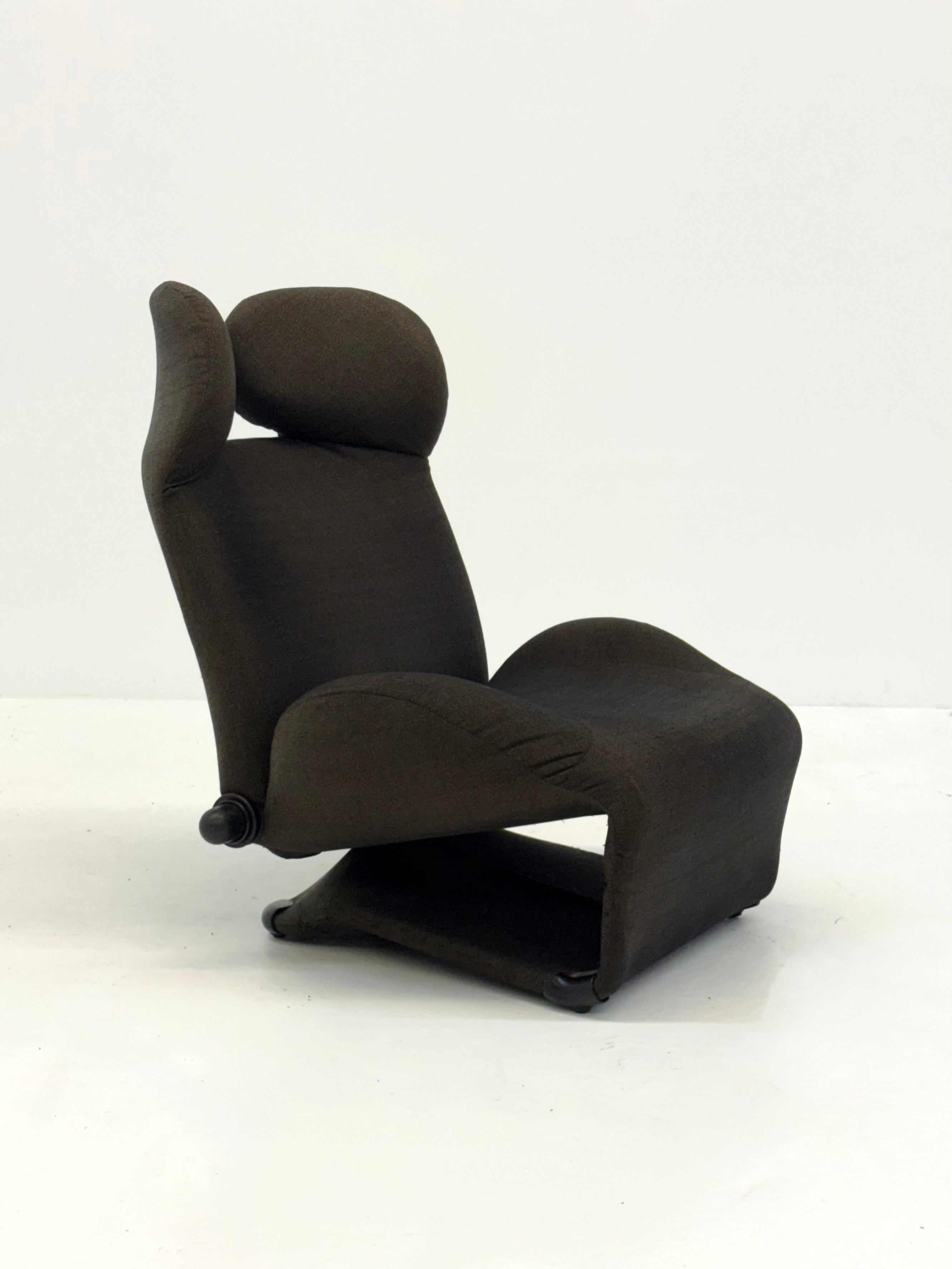 Cassina_Wink_armchair_by_Toshiyuki_Kita