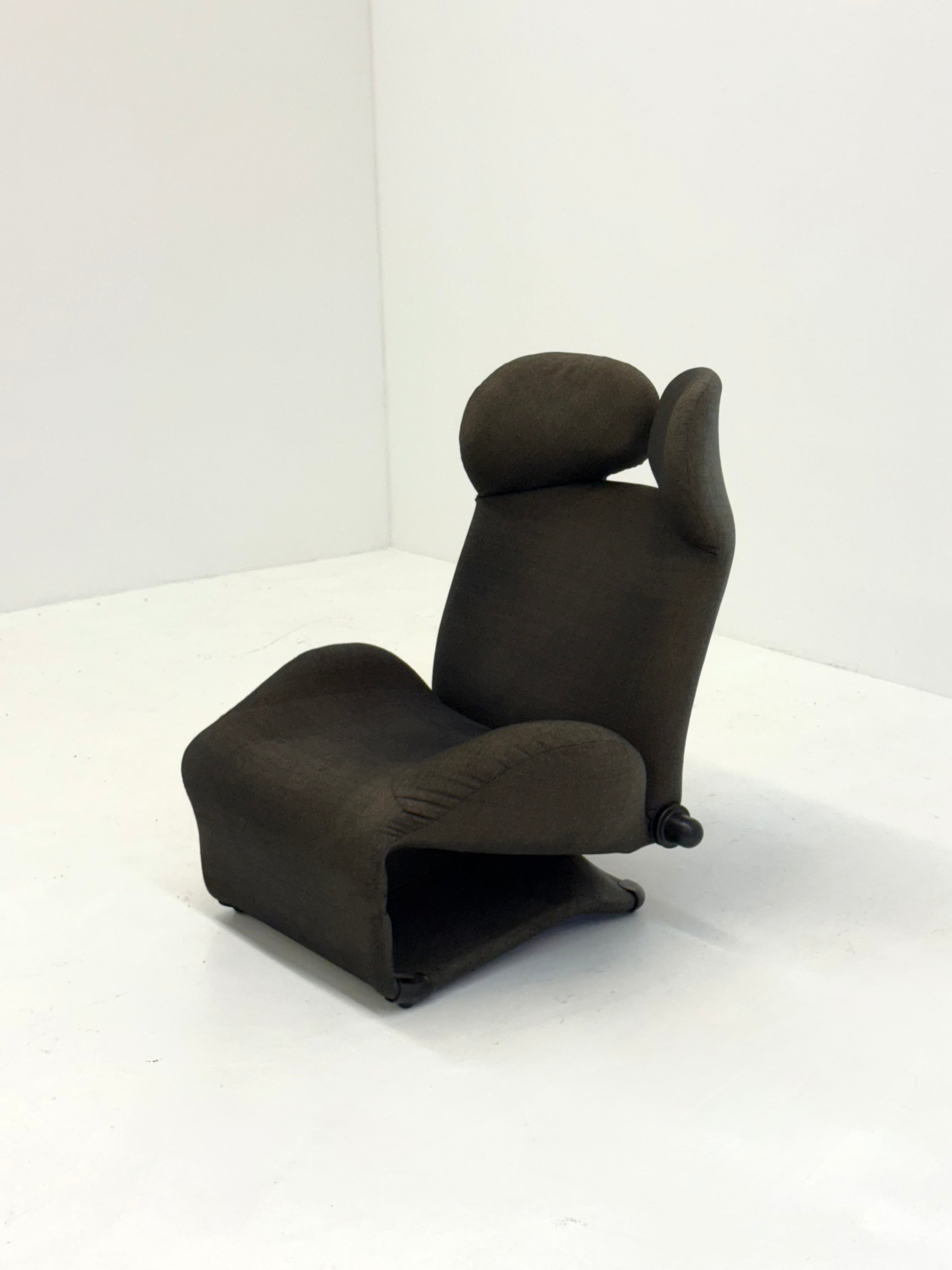 Cassina_Wink_armchair_by_Toshiyuki_Kita
