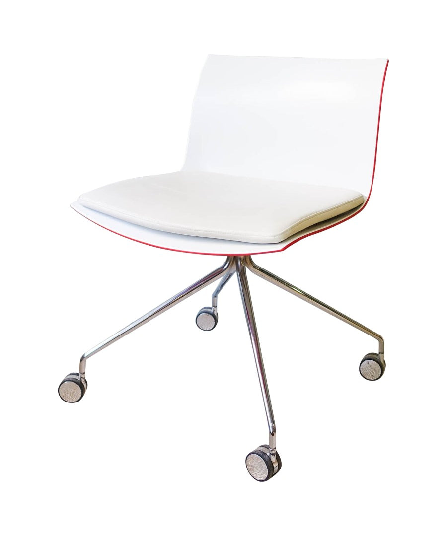 Catifa_Desk_Chair_by_Lievore_Altherr_Molina_for_Arper,_2004,_Italy