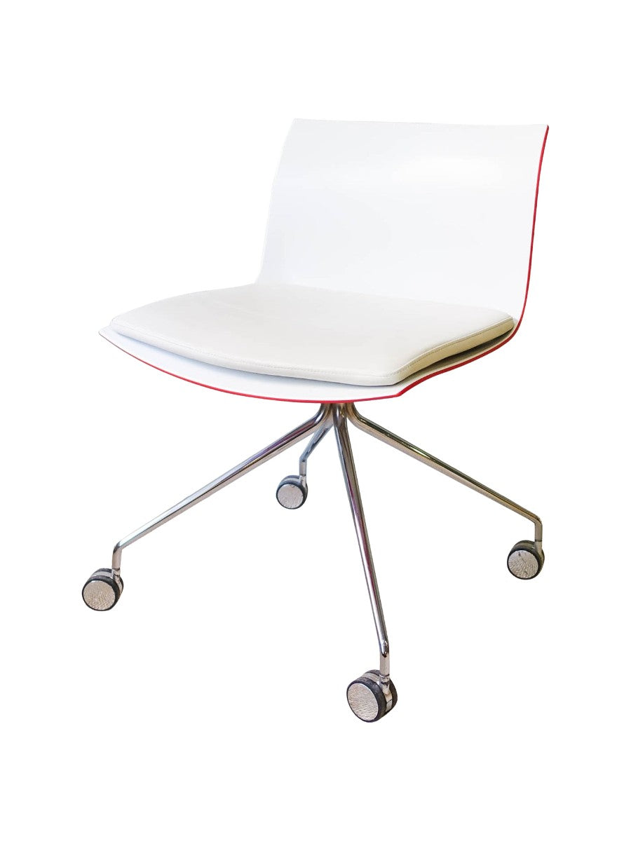 Catifa_Desk_Chair_by_Lievore_Altherr_Molina_for_Arper,_2004,_Italy