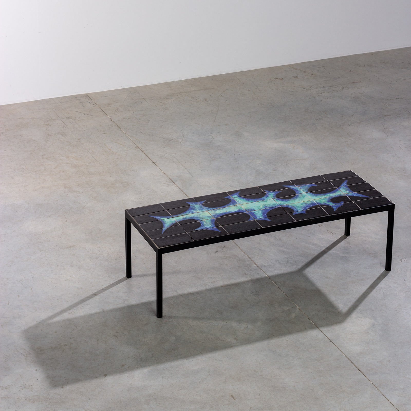 Ceramic_coffee_table_with_abstract_pattern_1950s