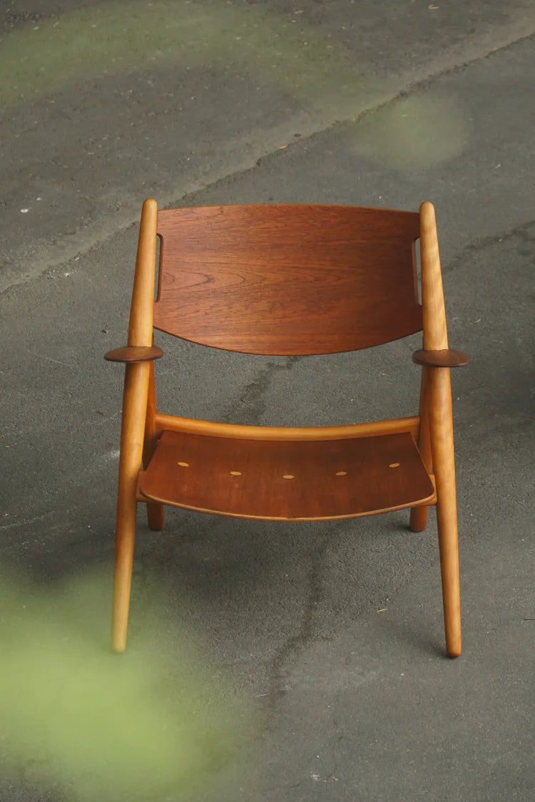 CH28_Armchairs_by_Hans_J._Wegner_for_Carl_Hansen_&_Søn,_Danish_Modern