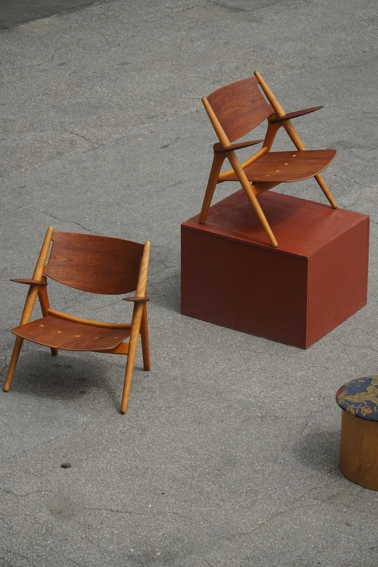 CH28_Armchairs_by_Hans_J._Wegner_for_Carl_Hansen_&_Søn,_Danish_Modern