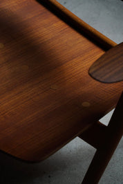CH28_Armchairs_by_Hans_J._Wegner_for_Carl_Hansen_&_Søn,_Danish_Modern