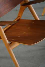CH28_Armchairs_by_Hans_J._Wegner_for_Carl_Hansen_&_Søn,_Danish_Modern