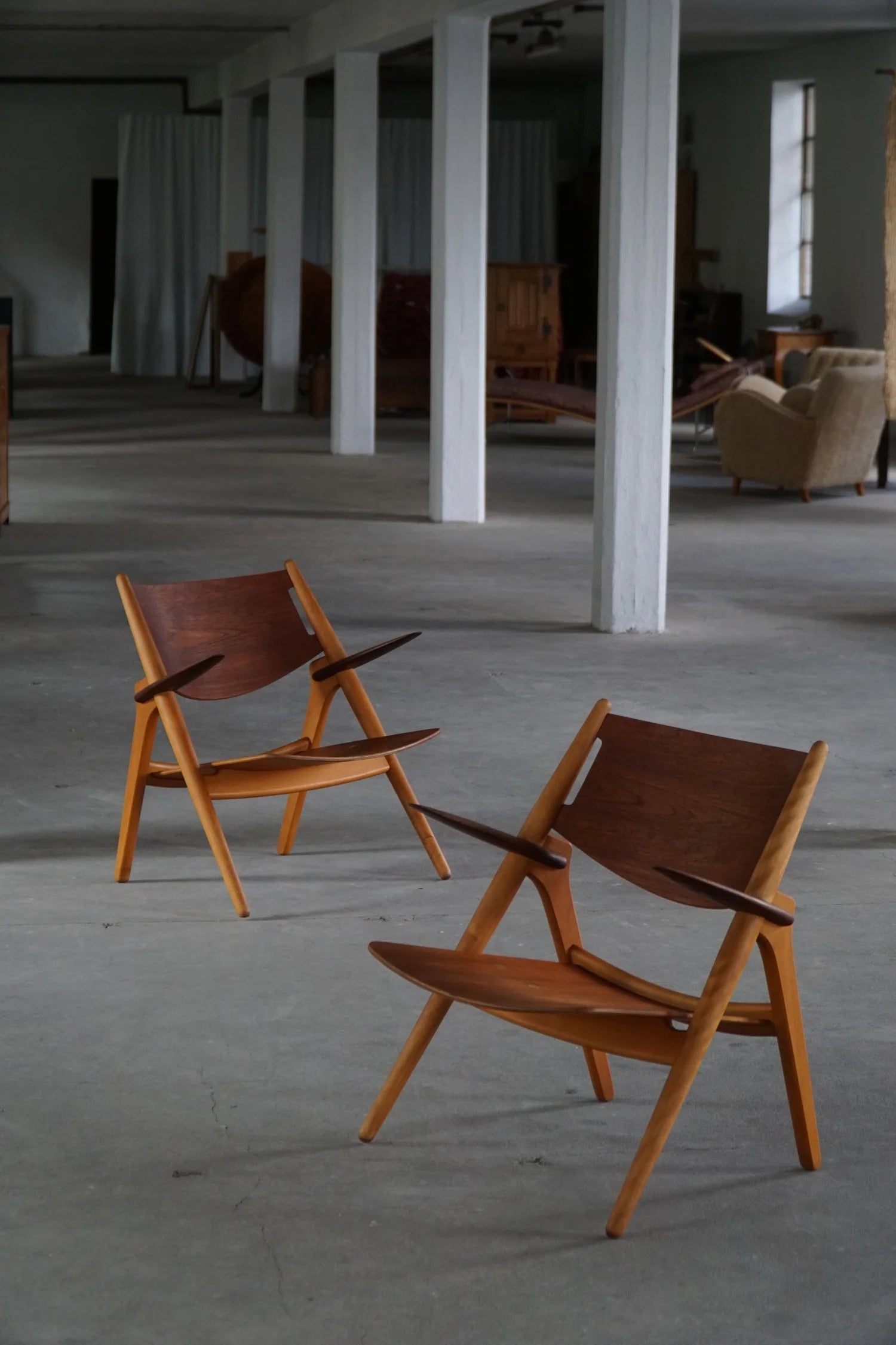 CH28_Armchairs_by_Hans_J._Wegner_for_Carl_Hansen_&_Søn,_Danish_Modern