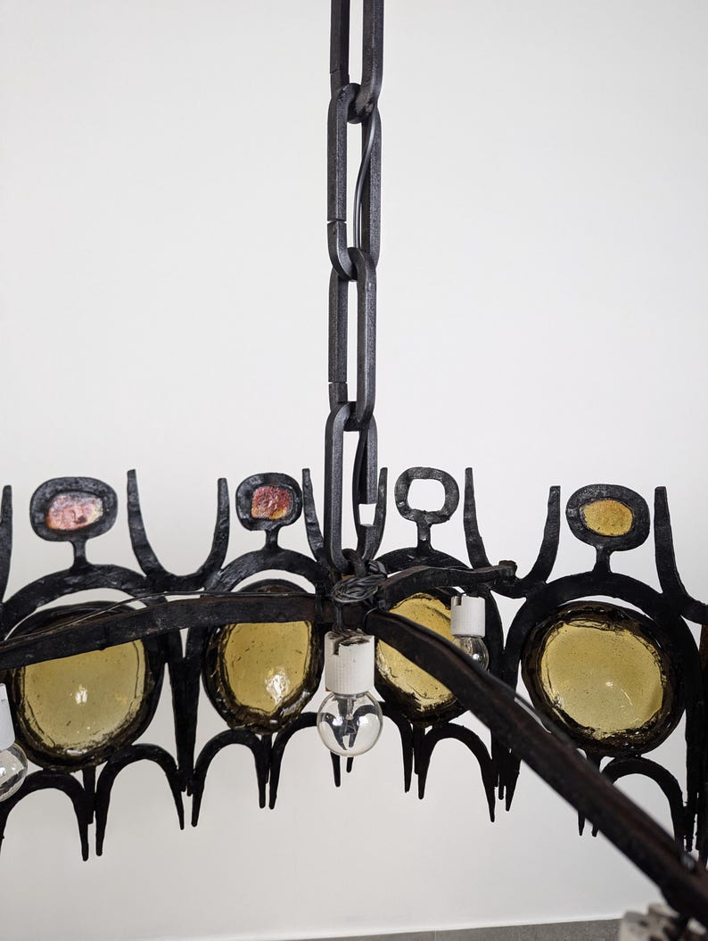 Chandelier_sculpture_lamp_in_wrought_iron_and_blown_glass