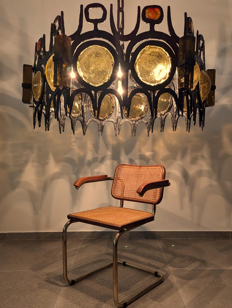 Chandelier_sculpture_lamp_in_wrought_iron_and_blown_glass