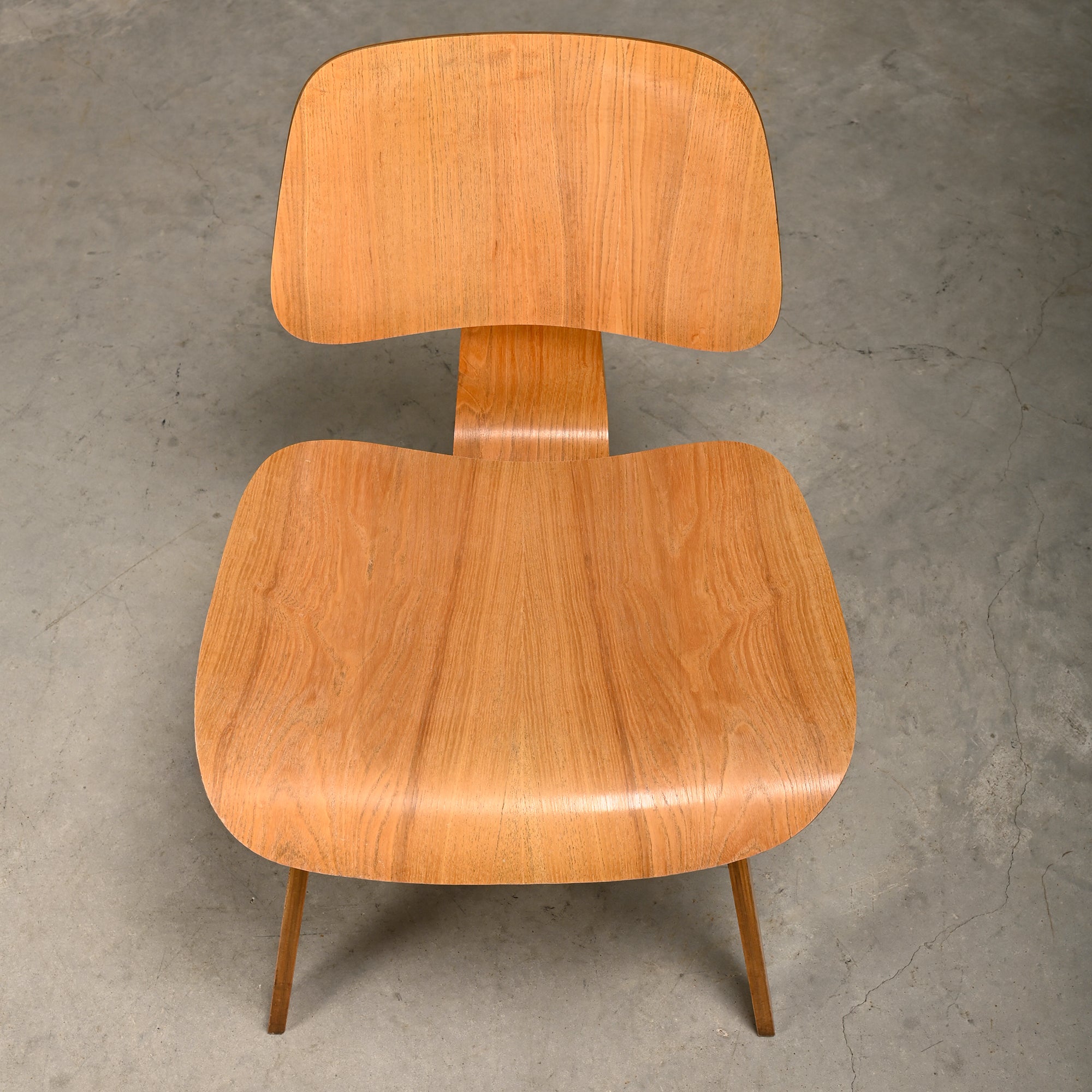 Set_of_4_Charles_&_Ray_Eames_DCW_Dining_Chairs_for_Herman_Miller,_1954