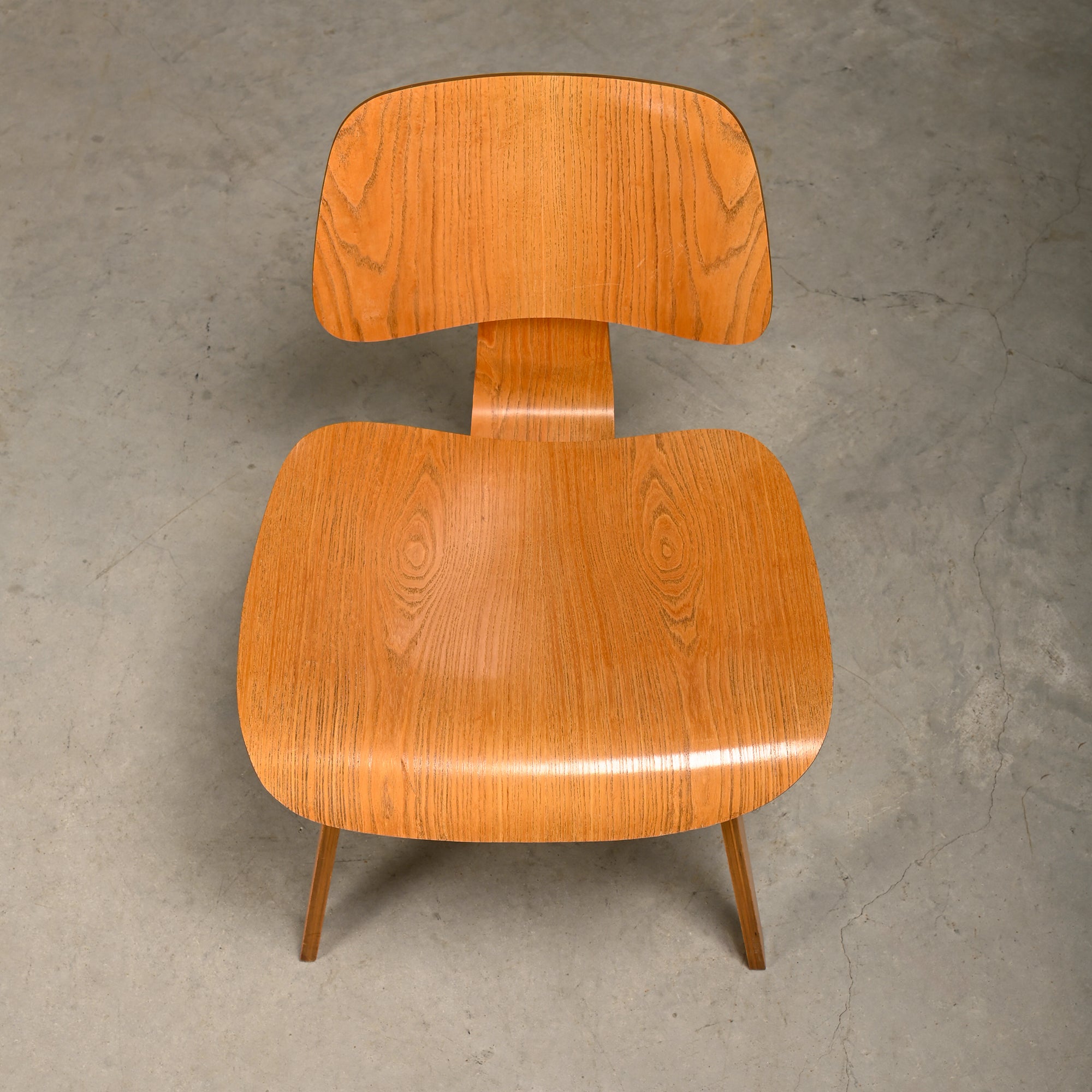 Set_of_4_Charles_&_Ray_Eames_DCW_Dining_Chairs_for_Herman_Miller,_1954