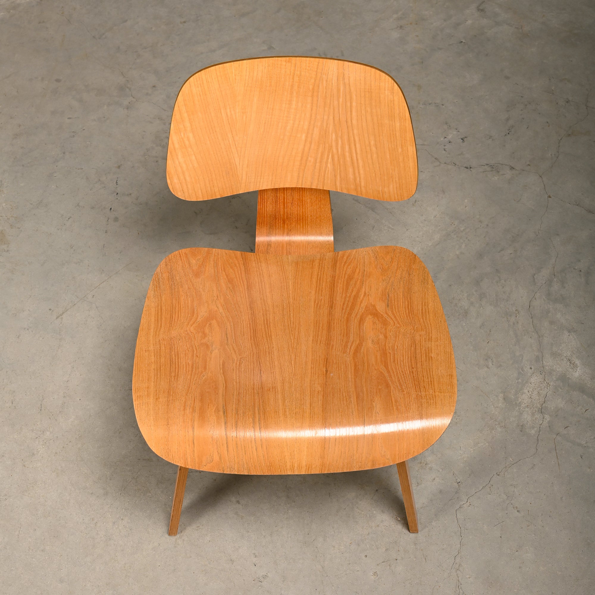 Set_of_4_Charles_&_Ray_Eames_DCW_Dining_Chairs_for_Herman_Miller,_1954
