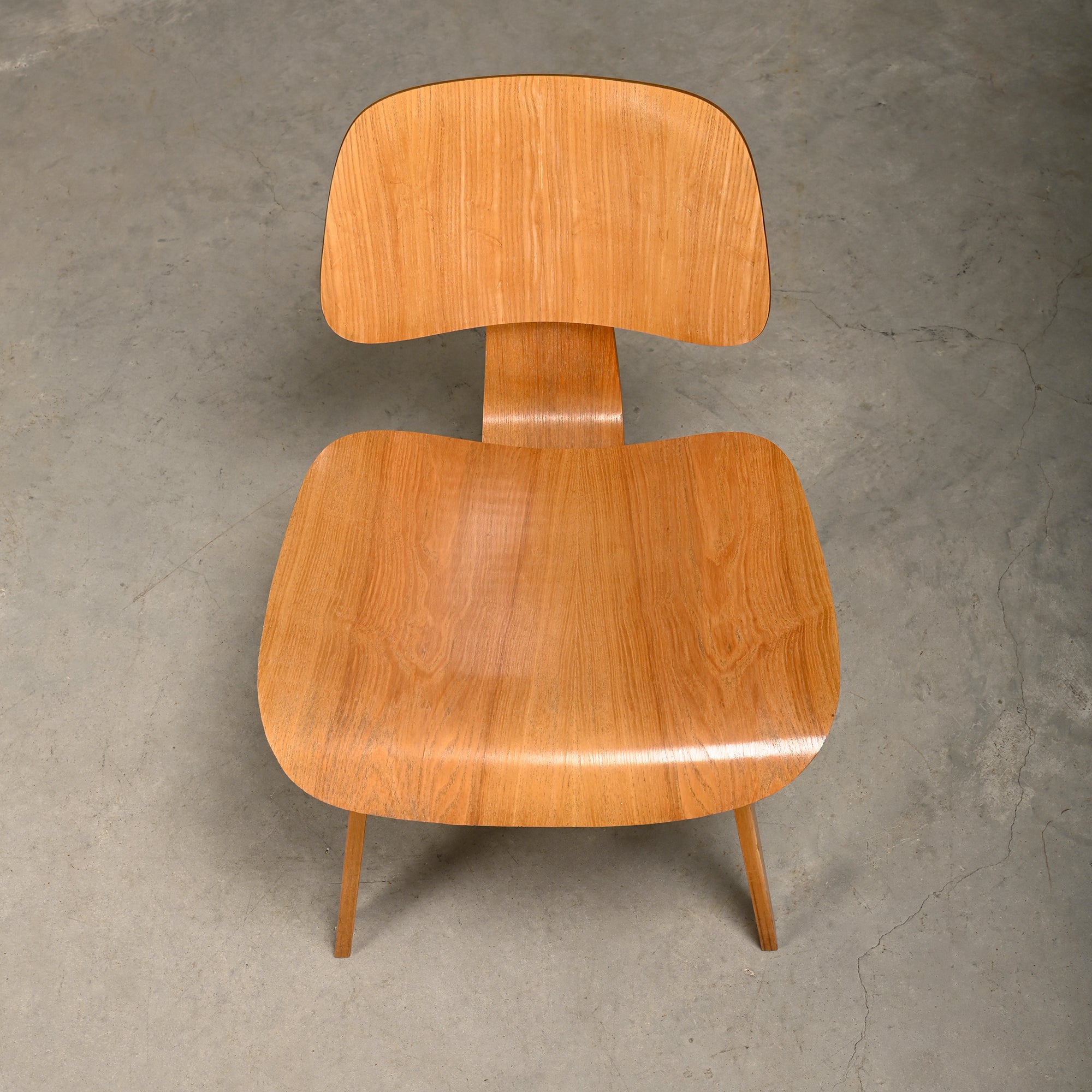 Set_of_4_Charles_&_Ray_Eames_DCW_Dining_Chairs_for_Herman_Miller,_1954