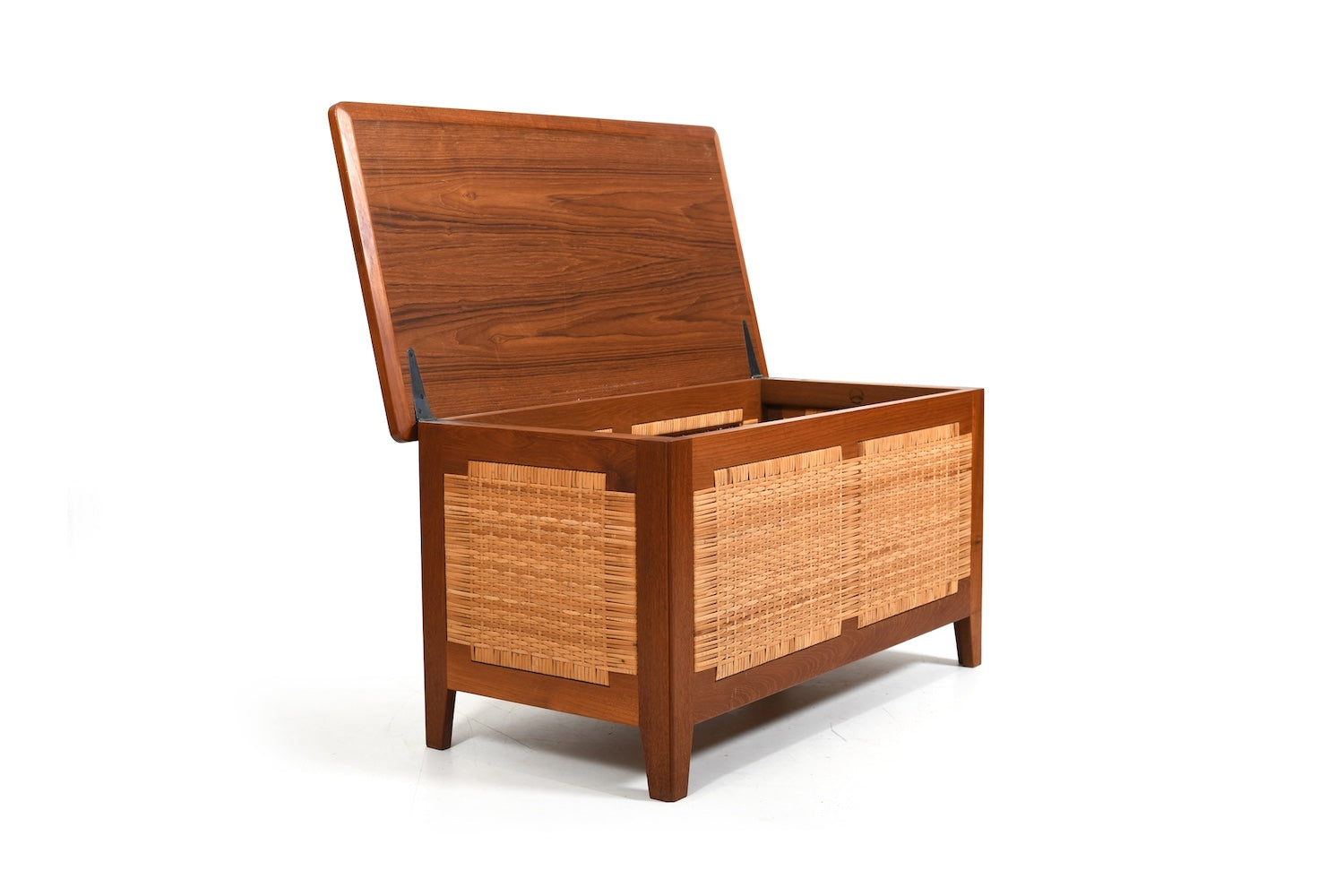 Chest_by_Kai_Winding_for_Poul_Hundevad_Denmark_1960s.