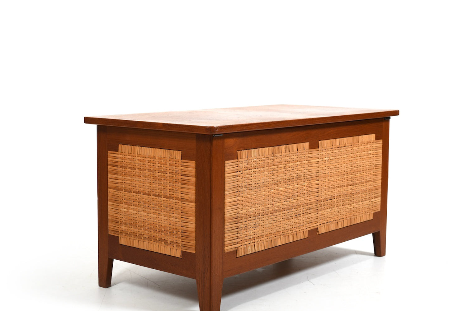 Chest_by_Kai_Winding_for_Poul_Hundevad_Denmark_1960s.