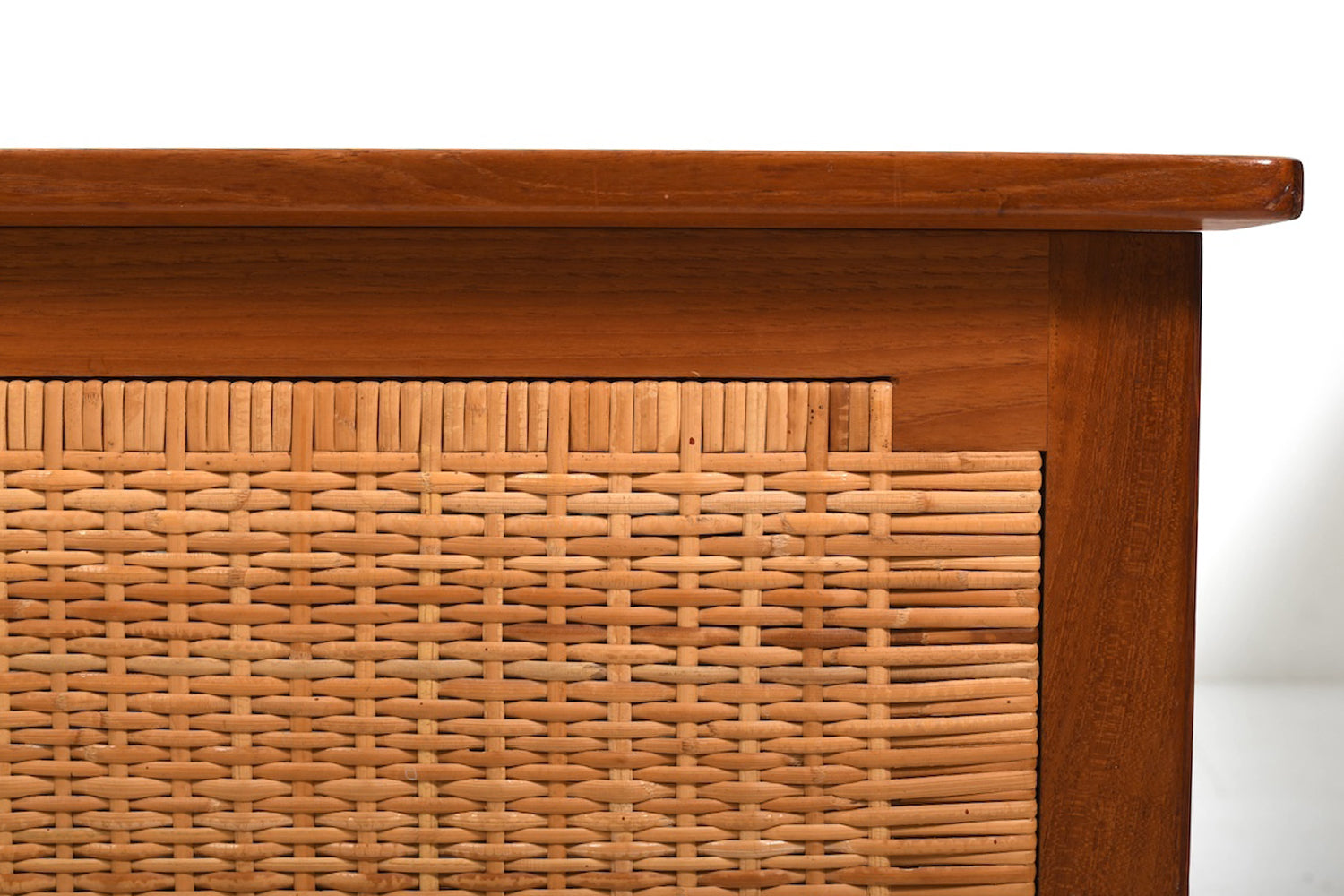 Chest_by_Kai_Winding_for_Poul_Hundevad_Denmark_1960s.