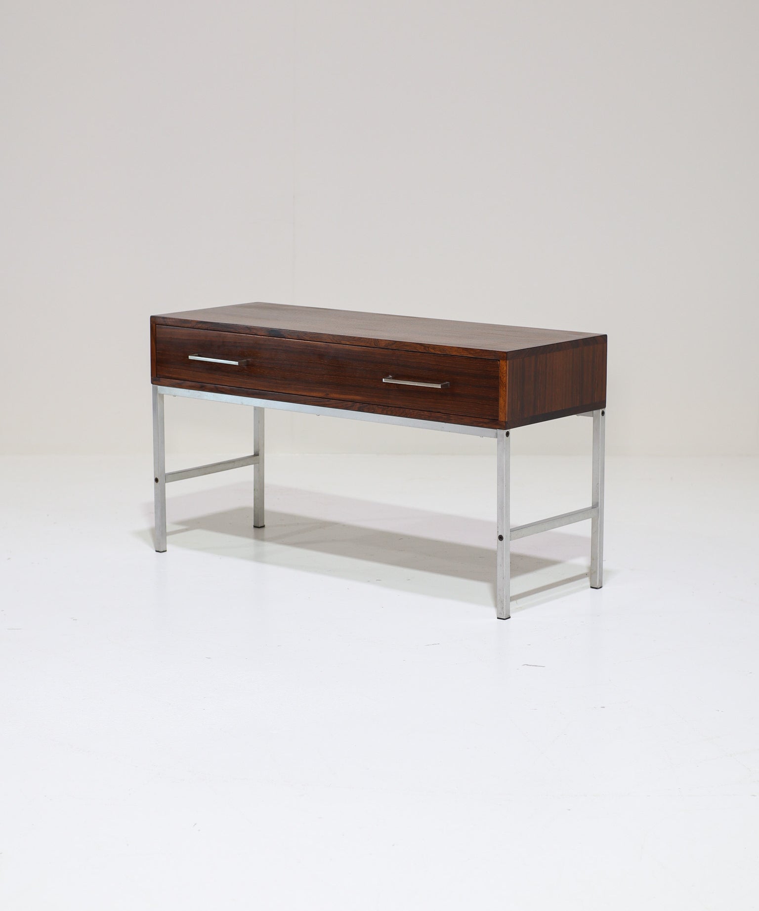 Model_440_Rosewood_Low_Chest_by_Aksel_Kjersgaard_with_Chrome_and_Aluminum_Base,_Denmark_1960s