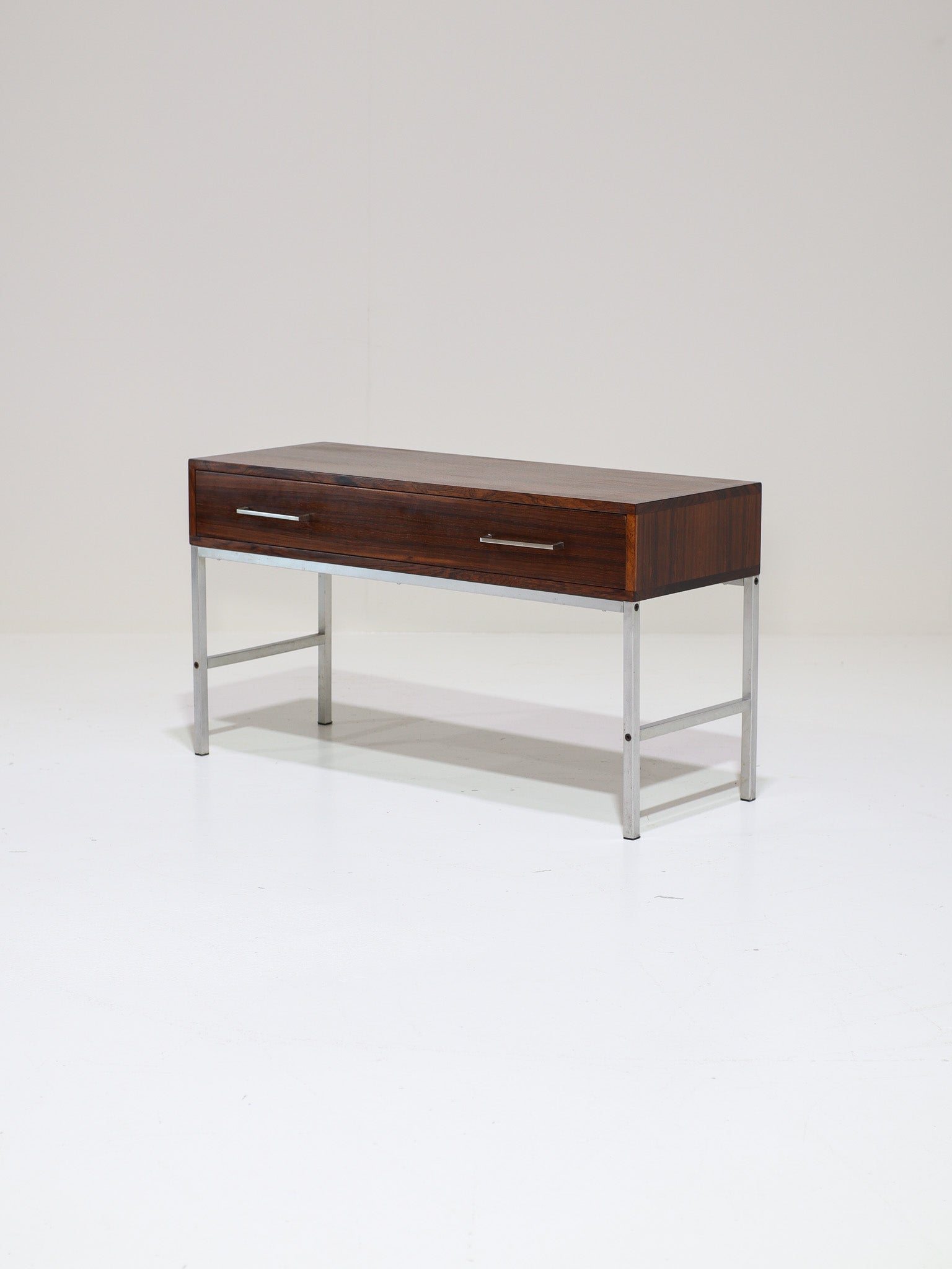 Model_440_Rosewood_Low_Chest_by_Aksel_Kjersgaard_with_Chrome_and_Aluminum_Base,_Denmark_1960s