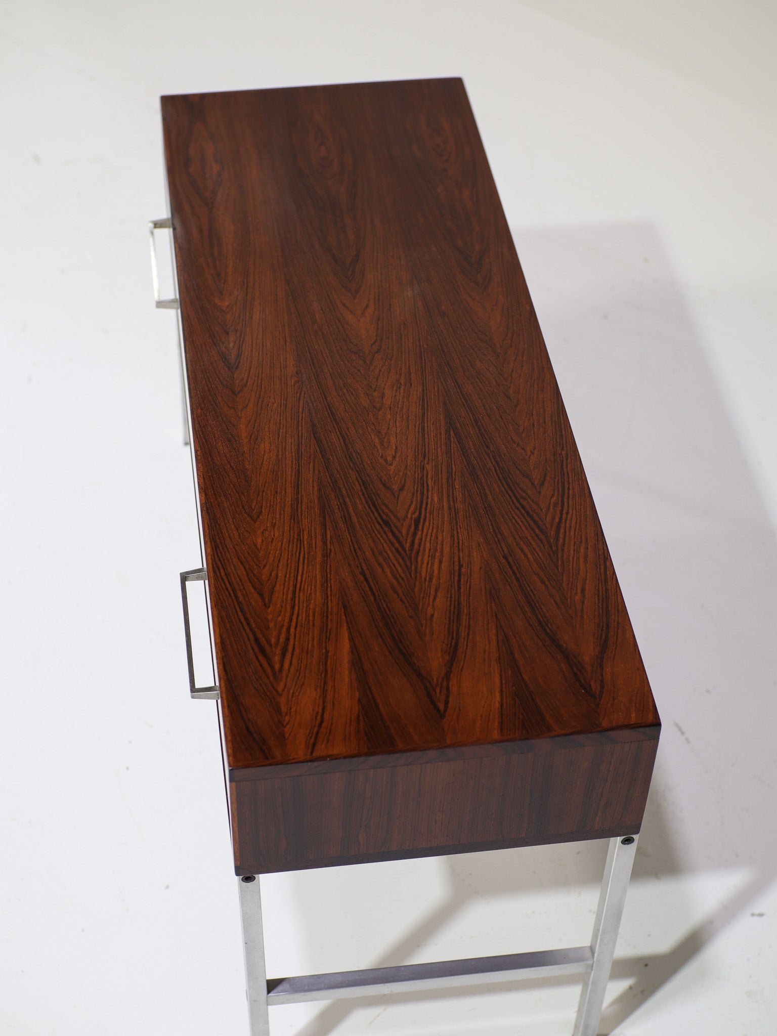 Model_440_Rosewood_Low_Chest_by_Aksel_Kjersgaard_with_Chrome_and_Aluminum_Base,_Denmark_1960s