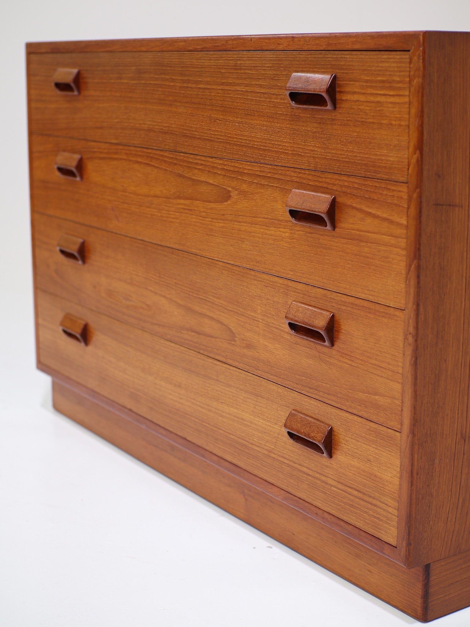 Chest_of_drawers_Børge_Mogensen_Søborg_teak_1950s_Denmark