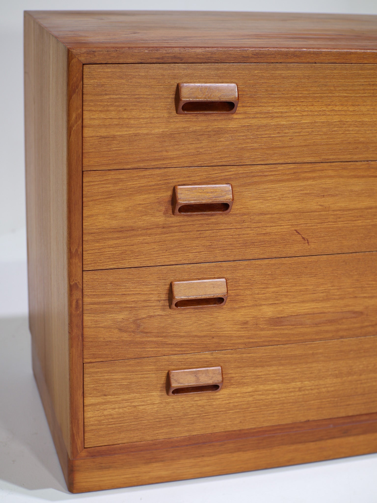 Chest_of_drawers_Børge_Mogensen_Søborg_teak_1950s_Denmark