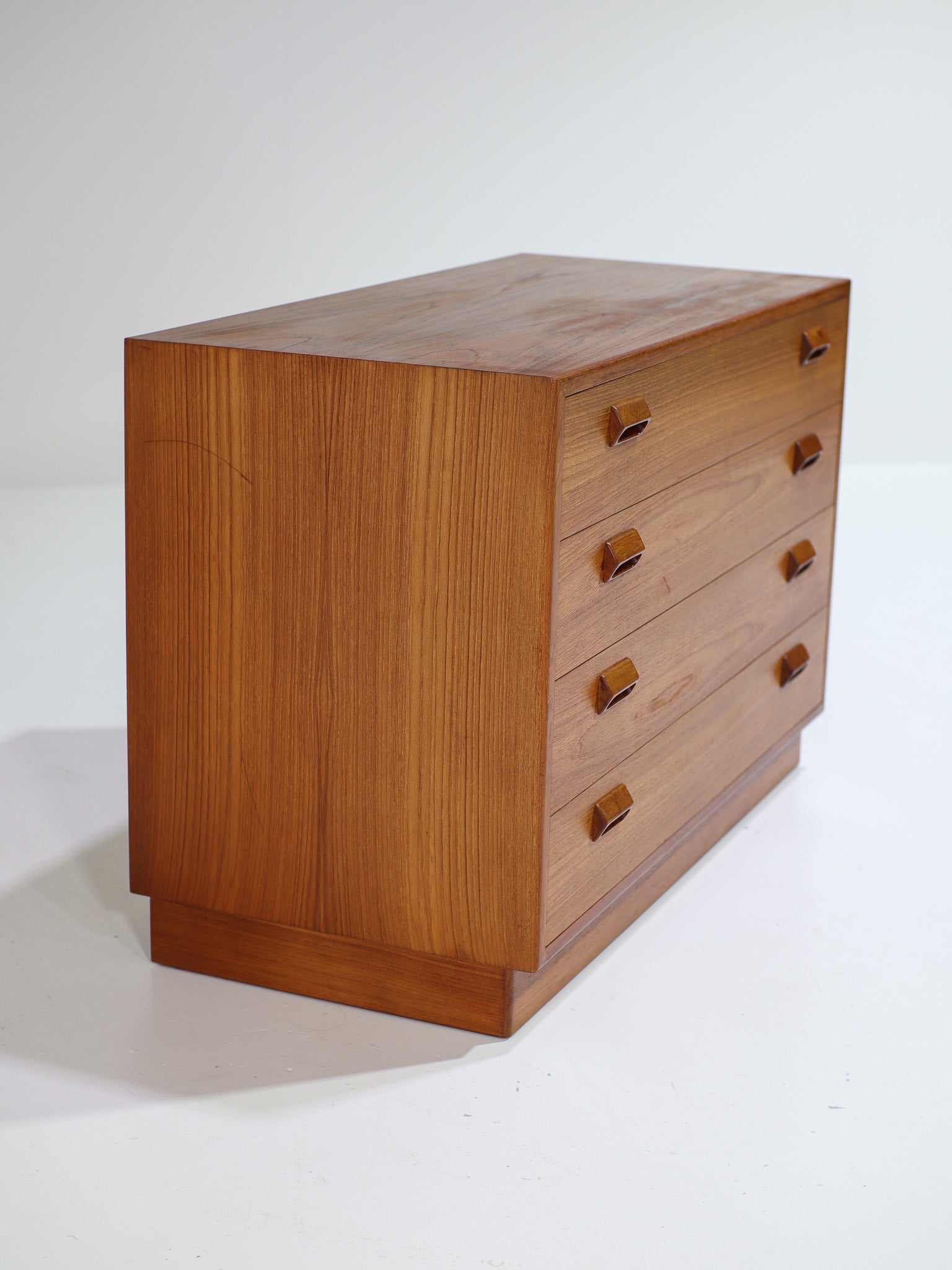 Chest_of_drawers_Børge_Mogensen_Søborg_teak_1950s_Denmark