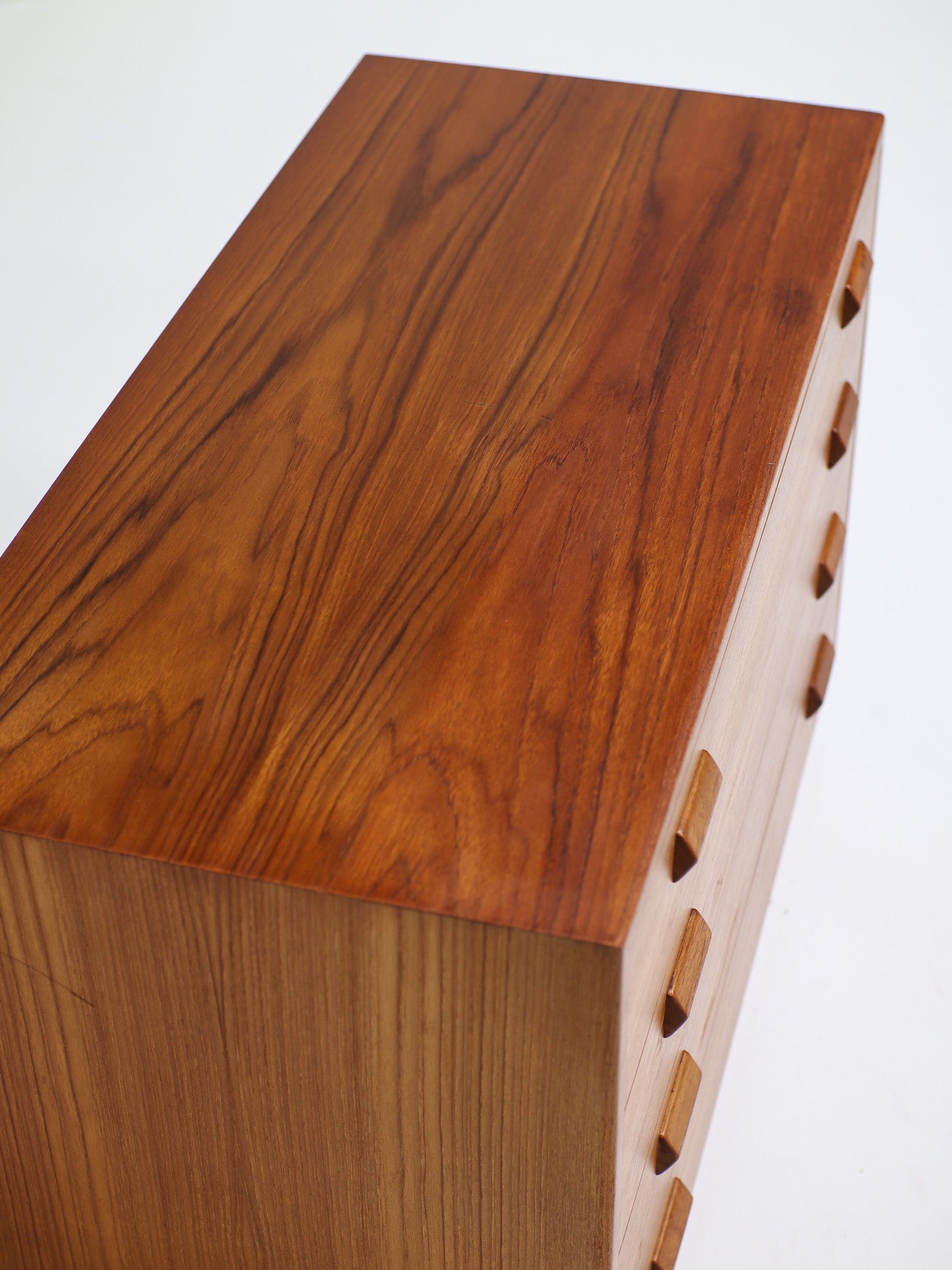 Chest_of_drawers_Børge_Mogensen_Søborg_teak_1950s_Denmark