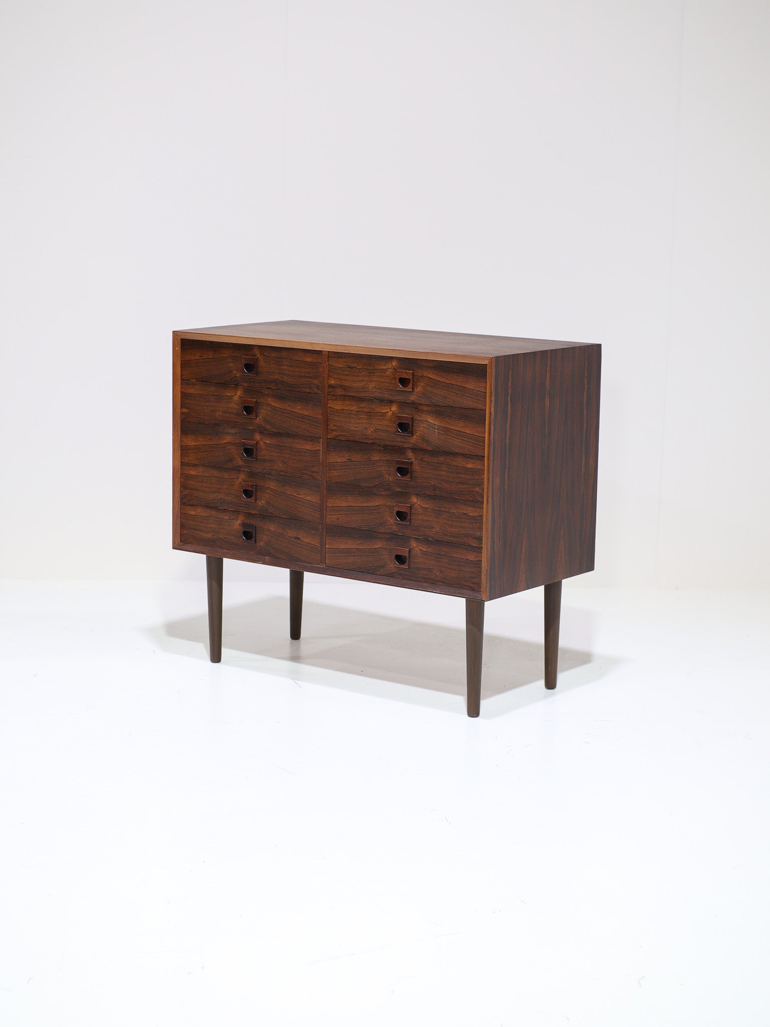 Chest_of_drawers_by_Brouer_rosewood_Danish_1960s
