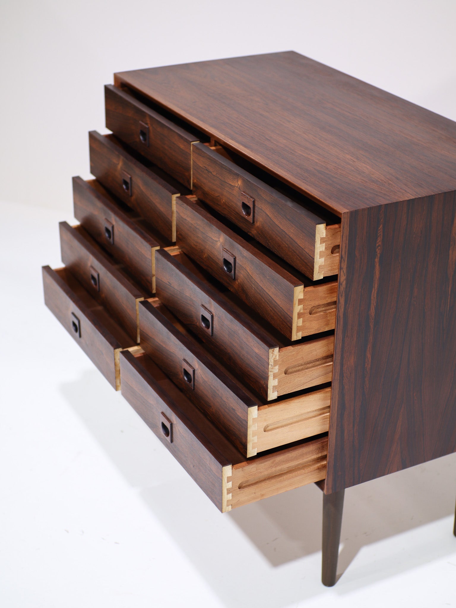Chest_of_drawers_by_Brouer_rosewood_Danish_1960s