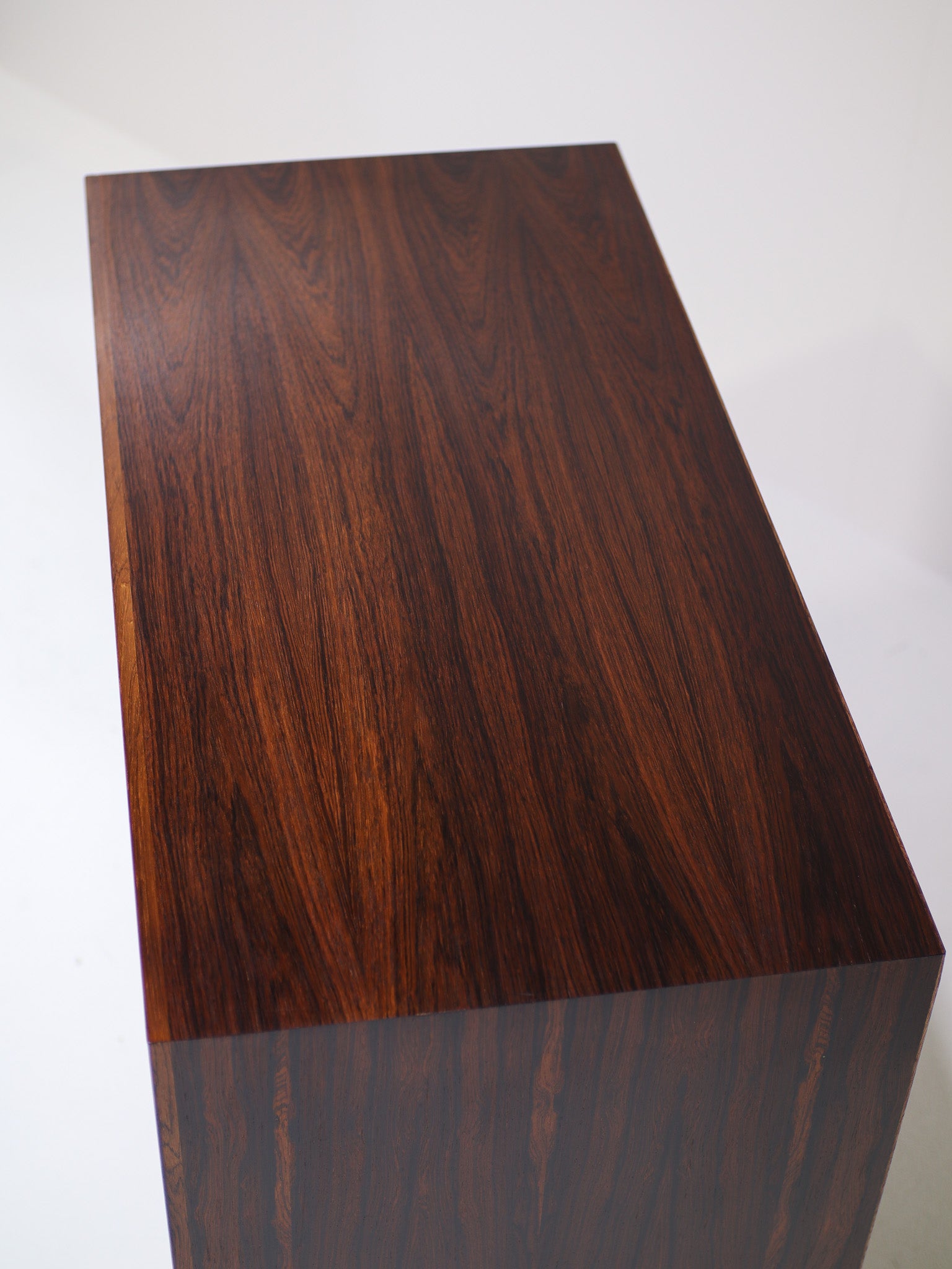 Chest_of_drawers_by_Brouer_rosewood_Danish_1960s