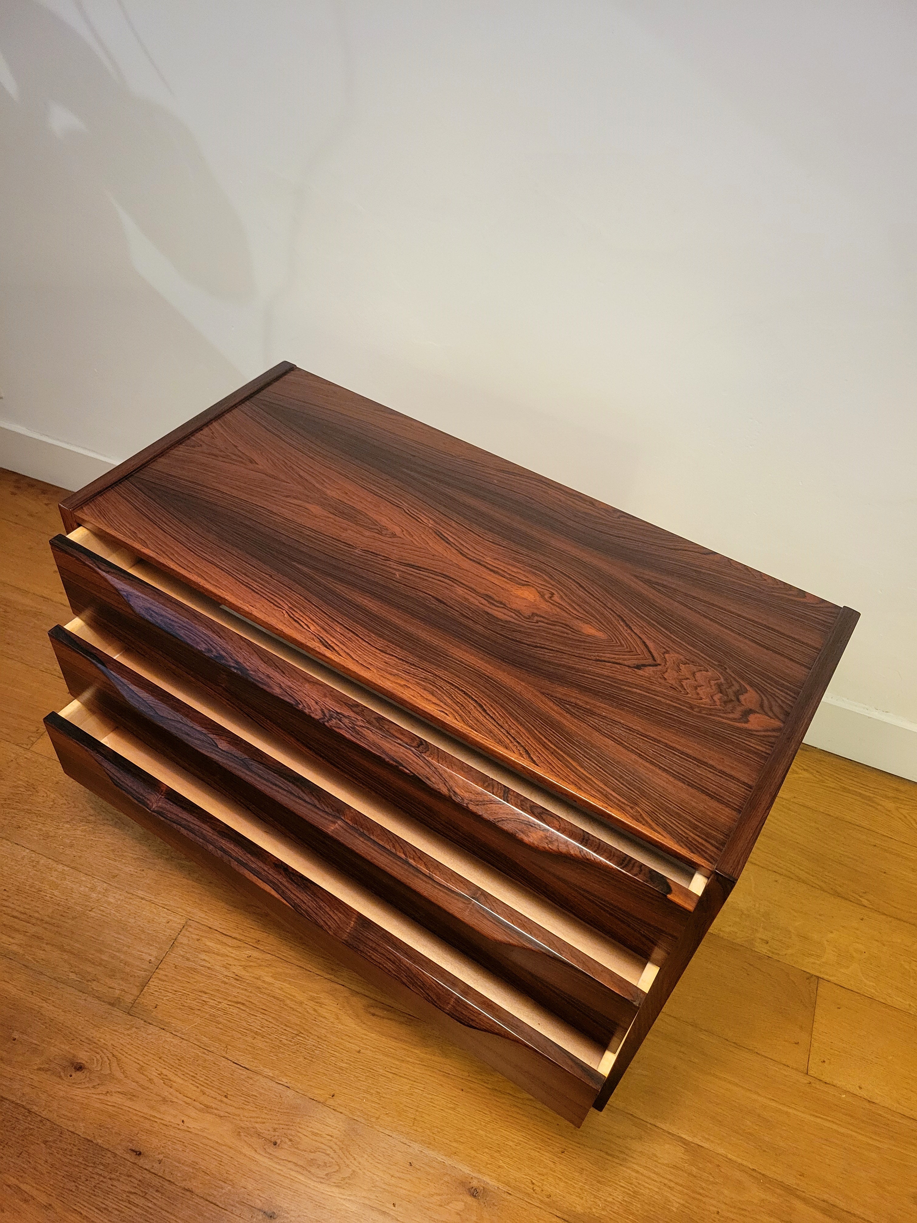 Chest_of_drawers_model_34_in_rosewood_by_Kai_Kristiansen_for_Aksel_Kjersgaard