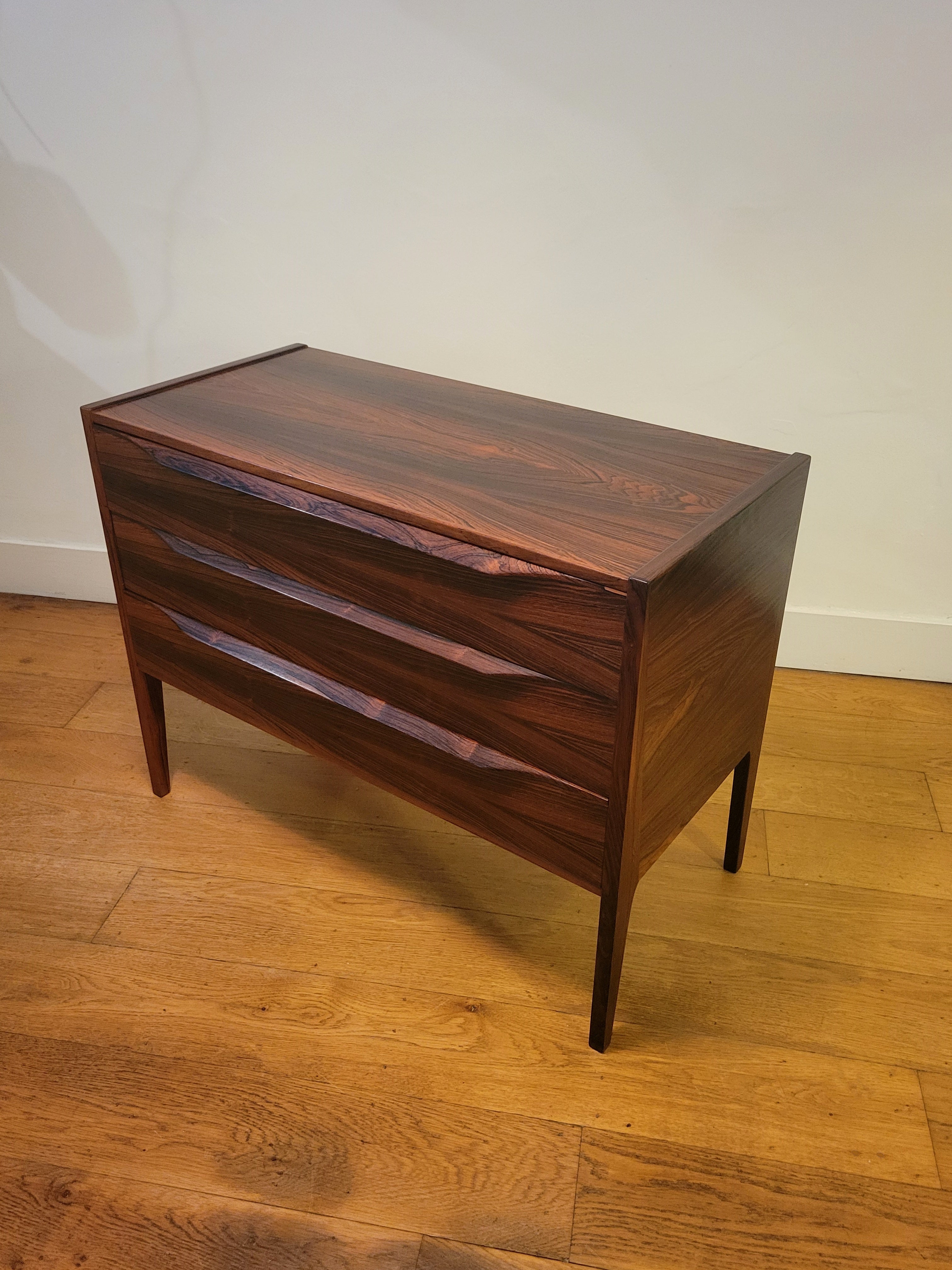 Chest_of_drawers_model_34_in_rosewood_by_Kai_Kristiansen_for_Aksel_Kjersgaard