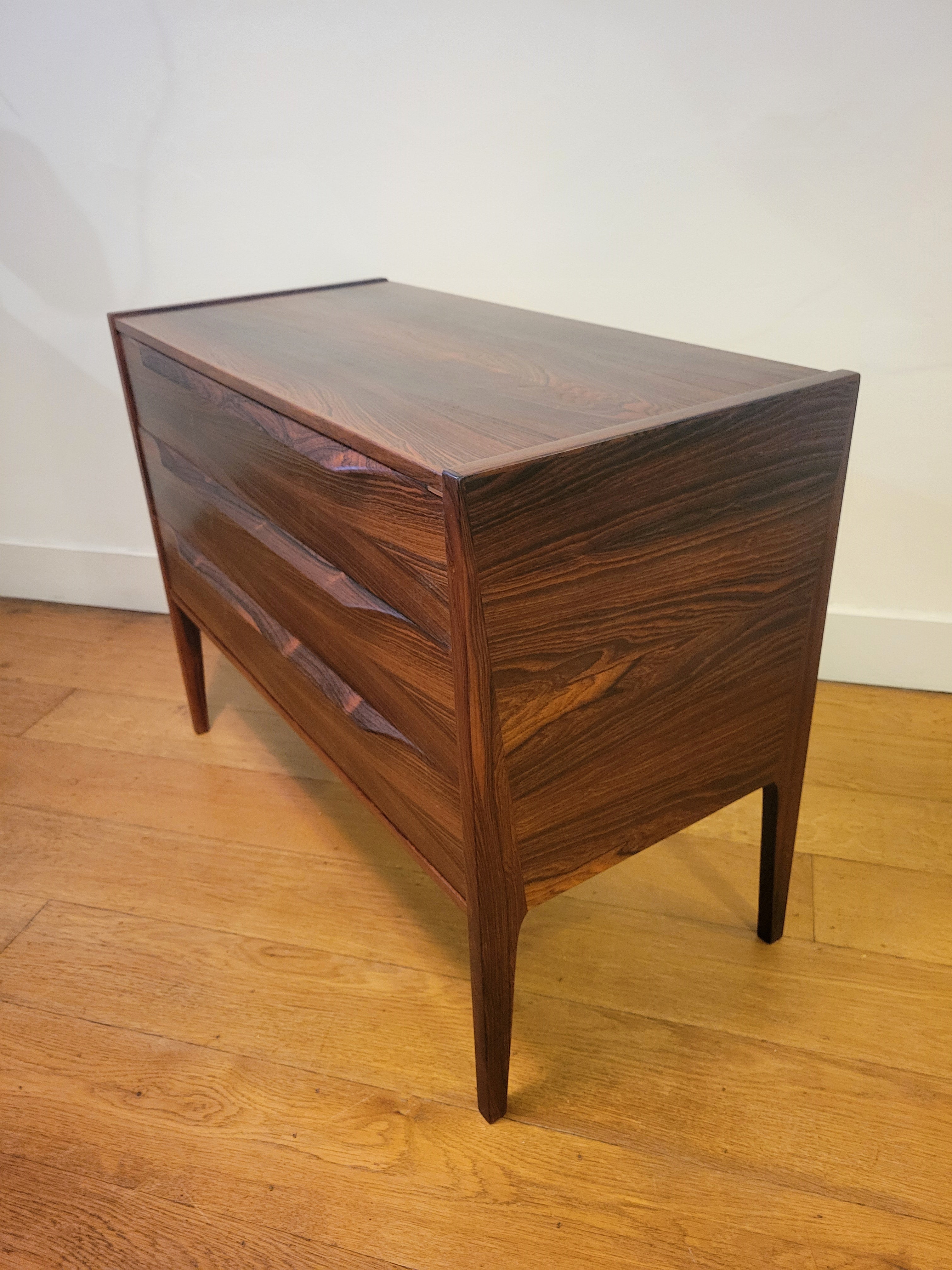 Chest_of_drawers_model_34_in_rosewood_by_Kai_Kristiansen_for_Aksel_Kjersgaard