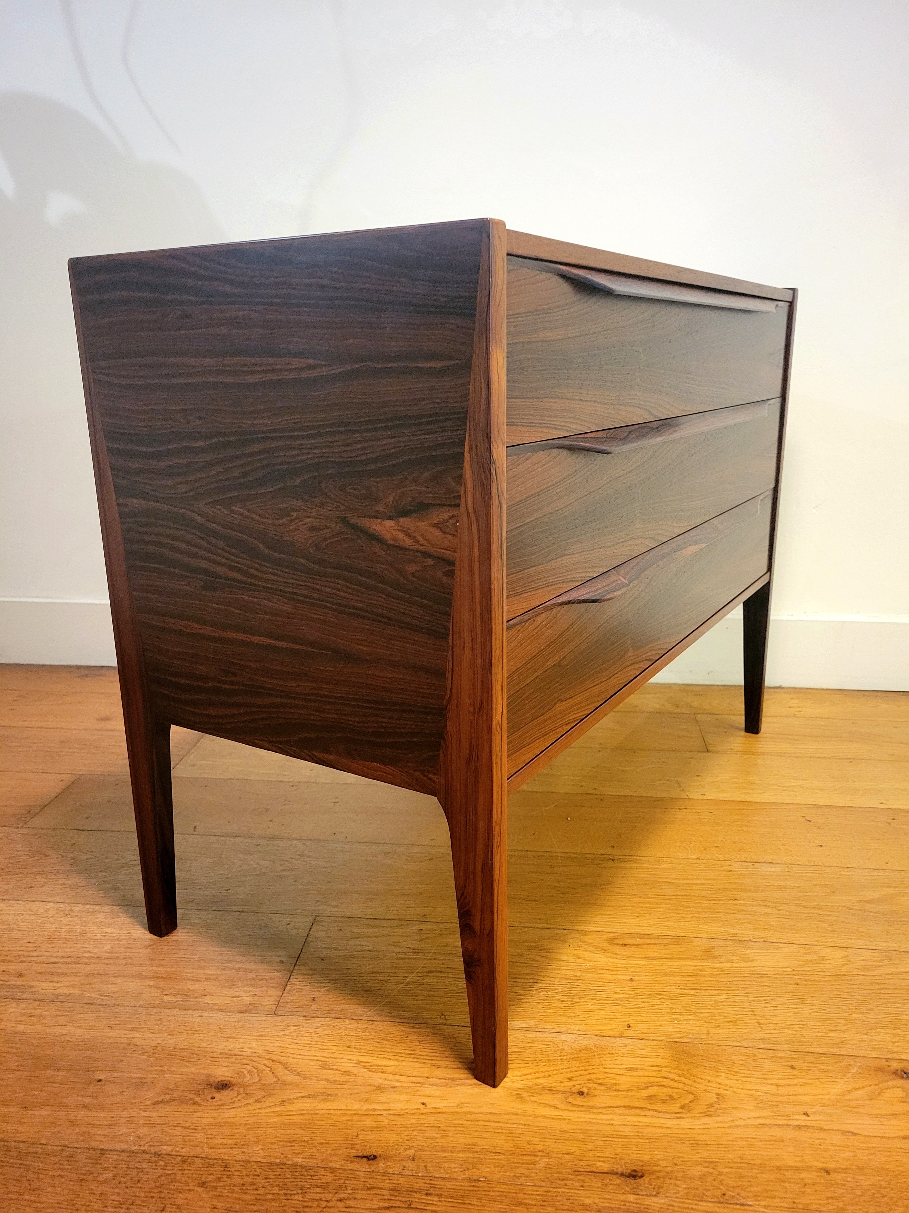 Chest_of_drawers_model_34_in_rosewood_by_Kai_Kristiansen_for_Aksel_Kjersgaard