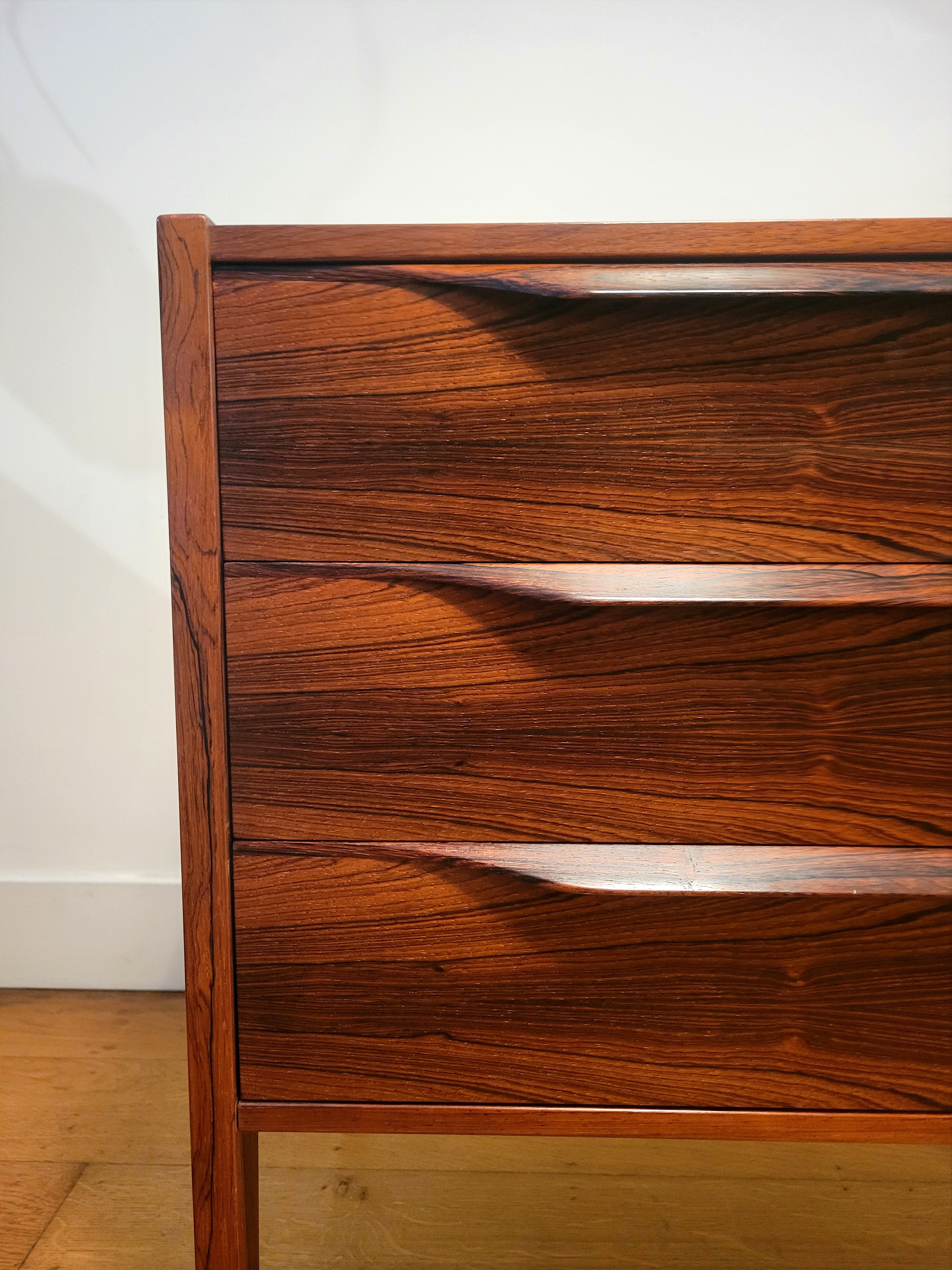 Chest_of_drawers_model_34_in_rosewood_by_Kai_Kristiansen_for_Aksel_Kjersgaard
