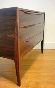 Chest_of_drawers_model_34_in_rosewood_by_Kai_Kristiansen_for_Aksel_Kjersgaard